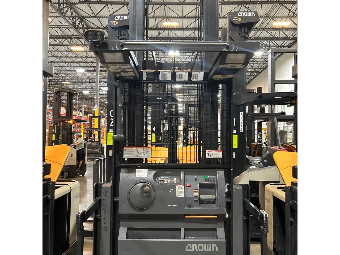 CROWN SP4050-30 ORDER PICKER - ORDER PICKER