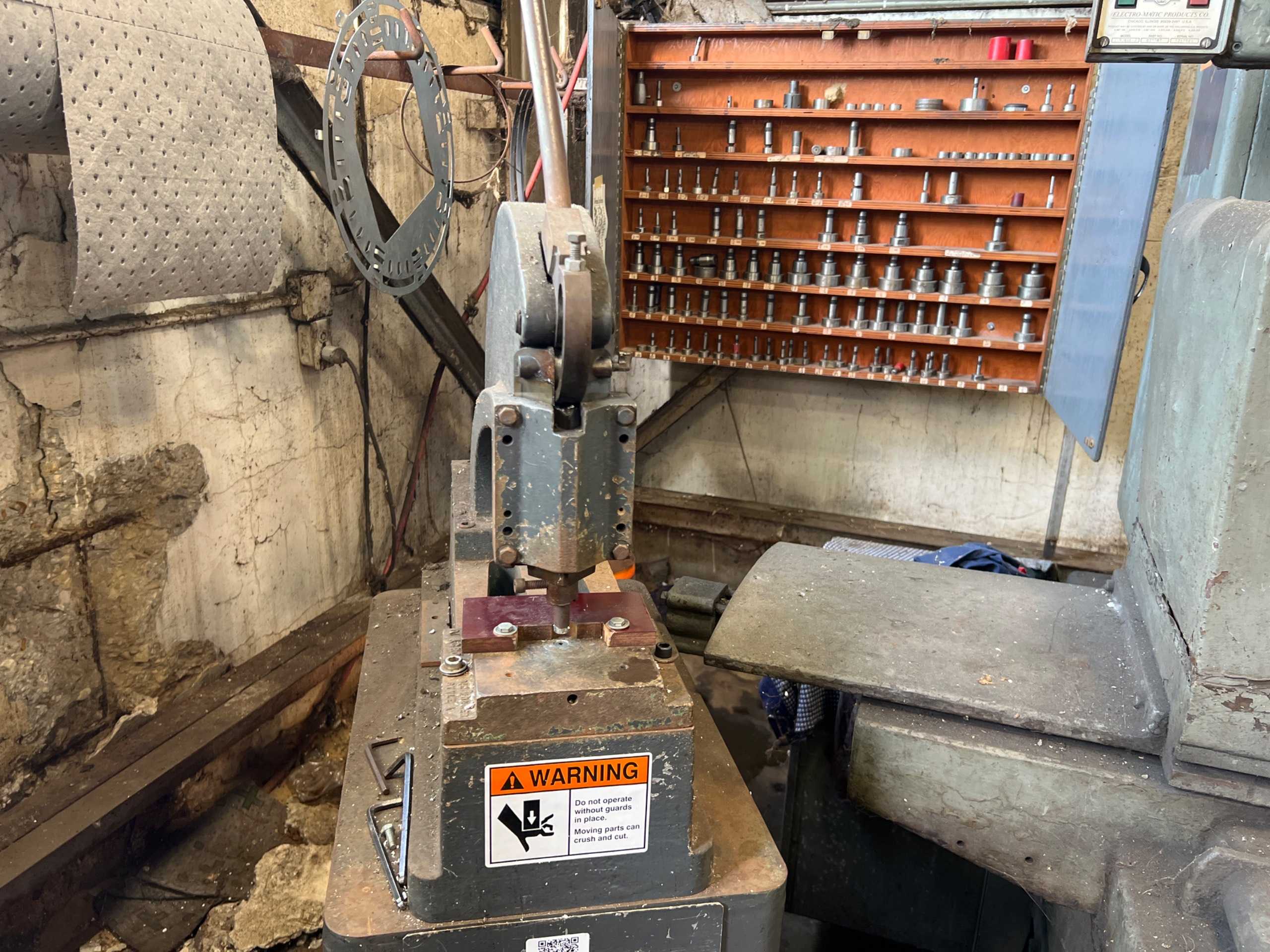 DI-ACRO NO 2 PUNCHING MACHINE WITH TOOLS - SHEET METAL EQUIPMENT