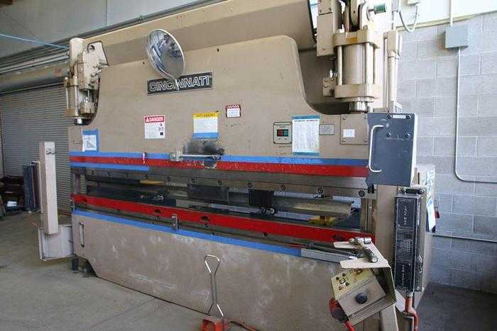 1998 CINCINNATI CBII 90 CNC PRESS BRAKE, 90-TON, 12FT LENGTH, 8IN STROKE, 15HP MOTOR - PRESS BRAKES