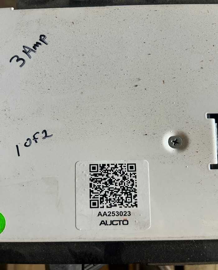 QTY 2: CIRCUIT BREAKER - CIRCUIT BREAKERS