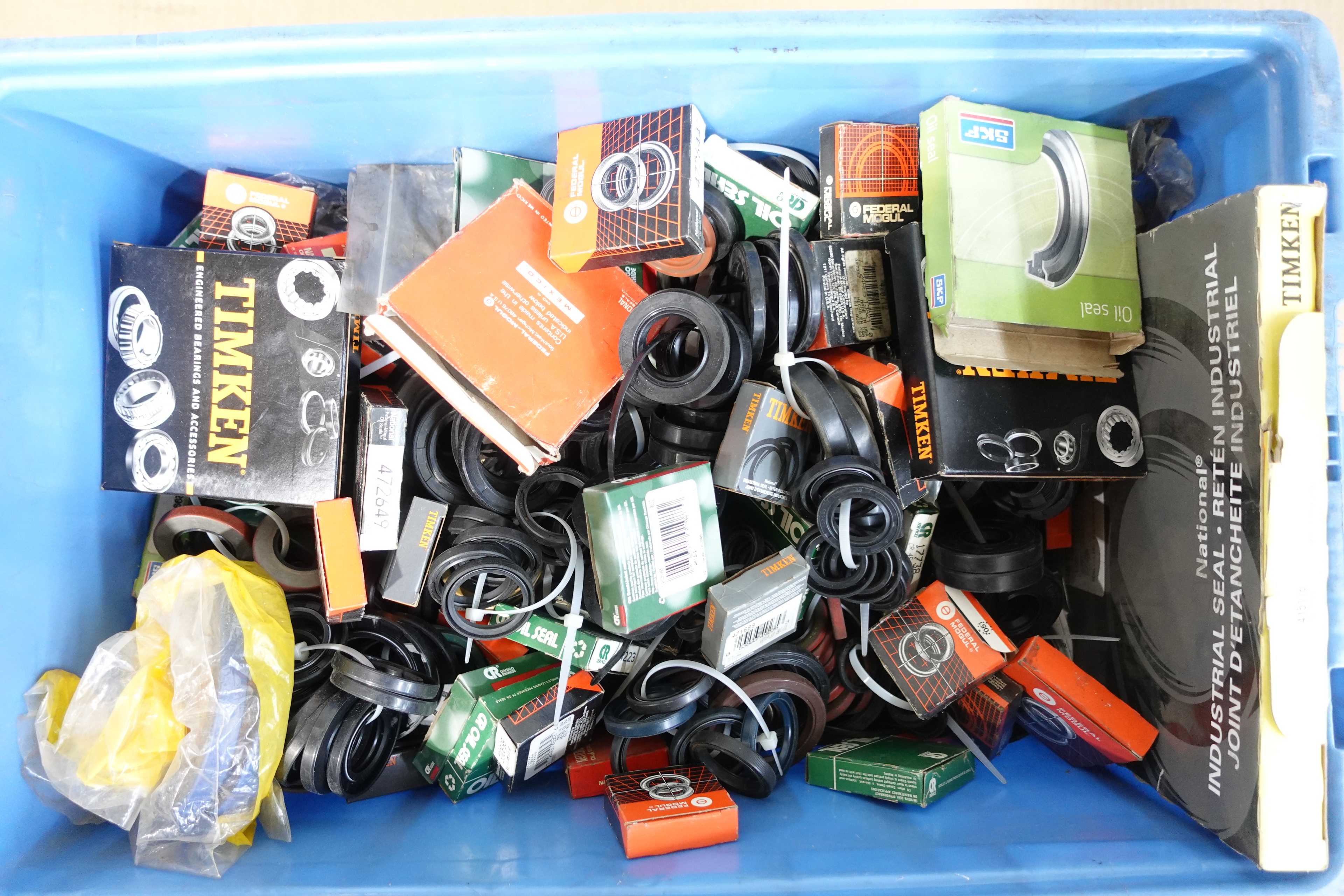 TOTE OF ASSORTED OIL SEALS - OIL SEAL