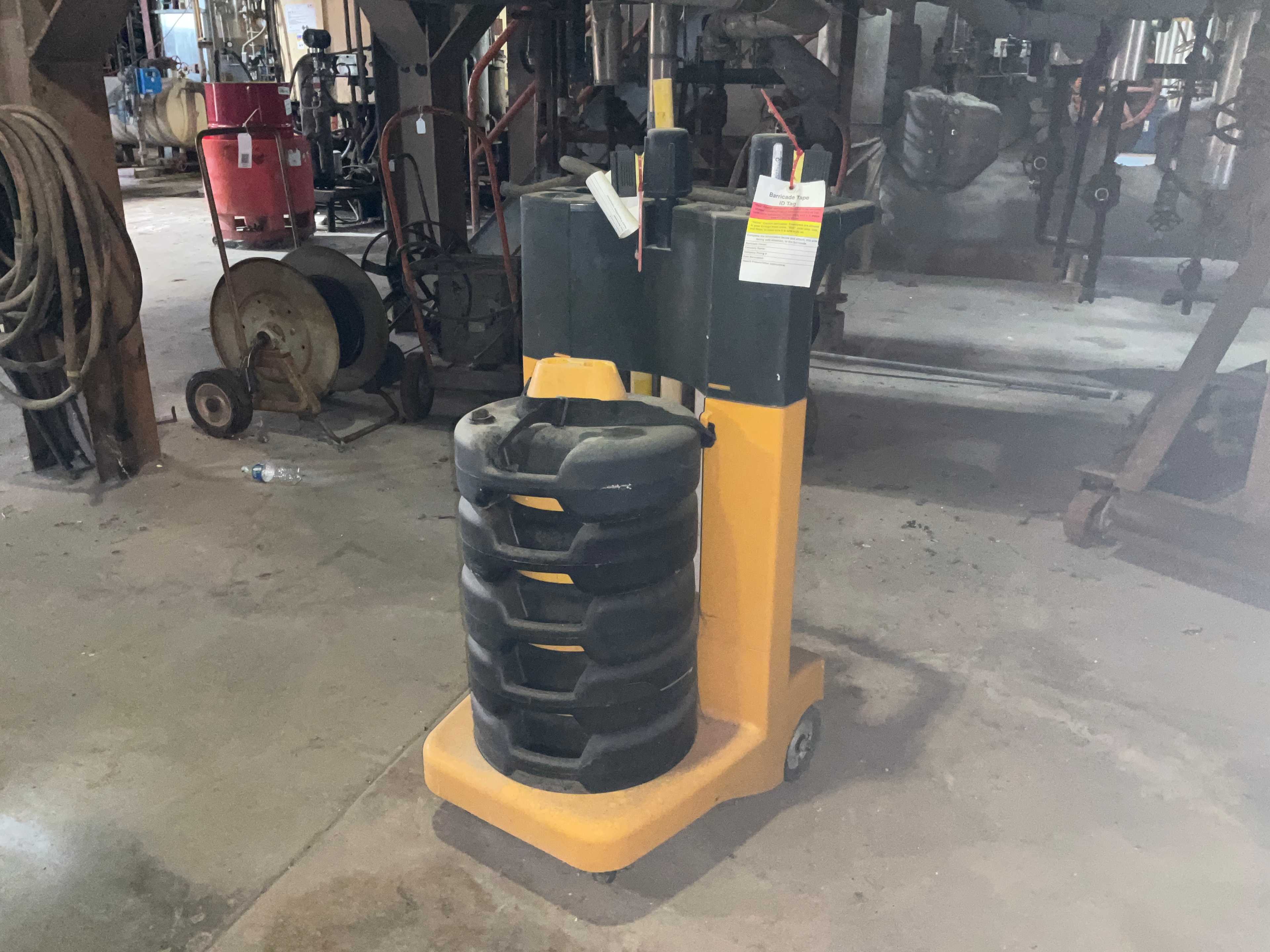 PORTABLE BARRICADE BUILDER PORTABLE BARRICADE BUILDER