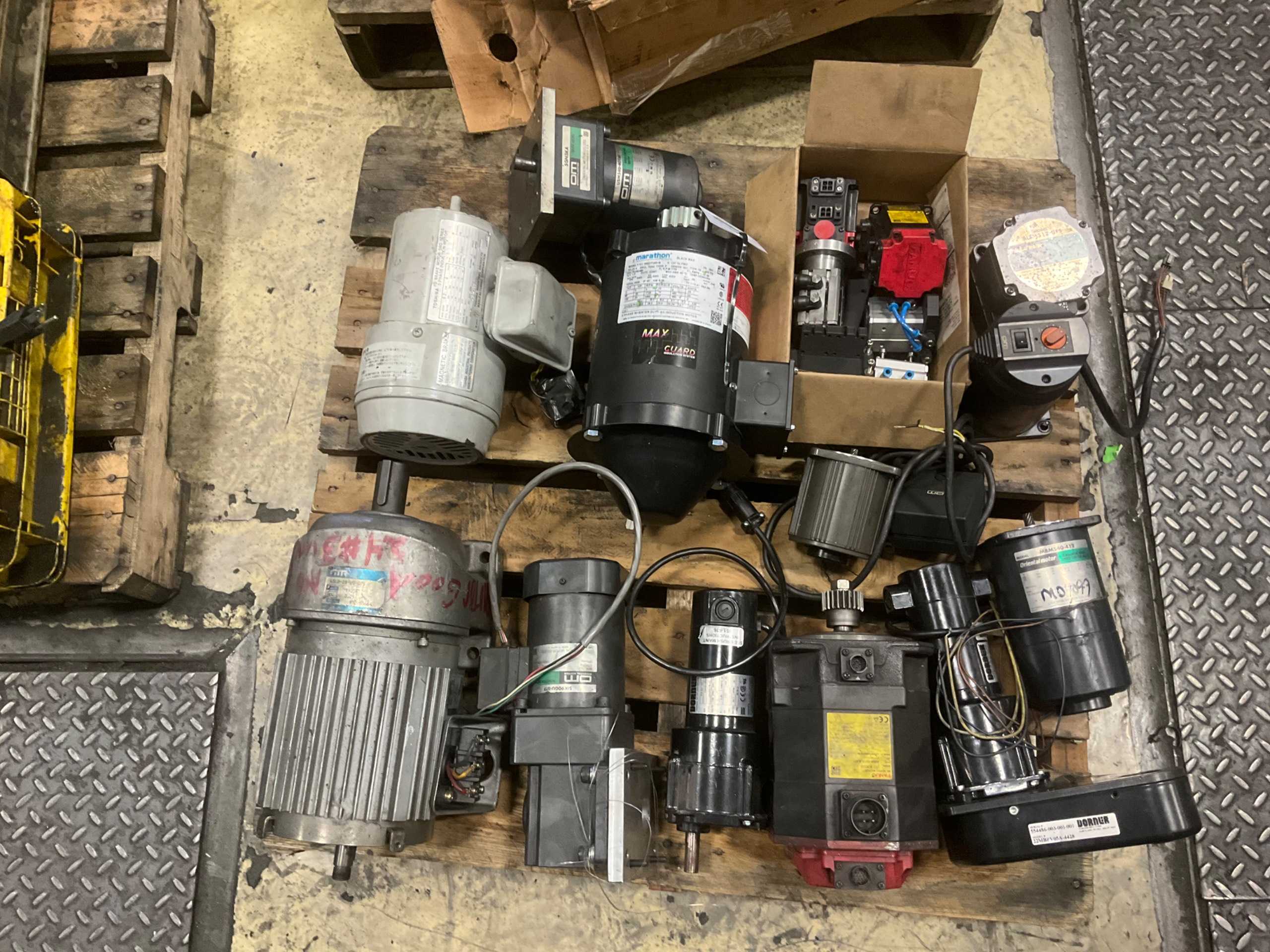 BULK QTY OF INDUSTRIAL PARTS