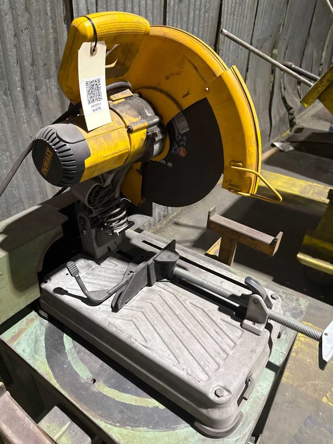 Dewalt D28715 Chop Saw 14-in, 15A, 5.5HP, 4000RPM, 120V - CIRCULAR SAWS
