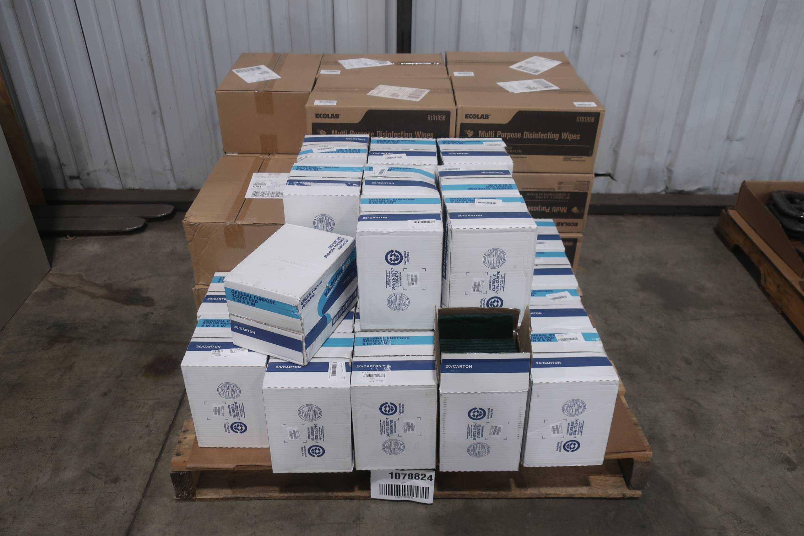 LOT OF DISINFECTING WIPES AND SPONGES - CLEANING EQUIPMENT