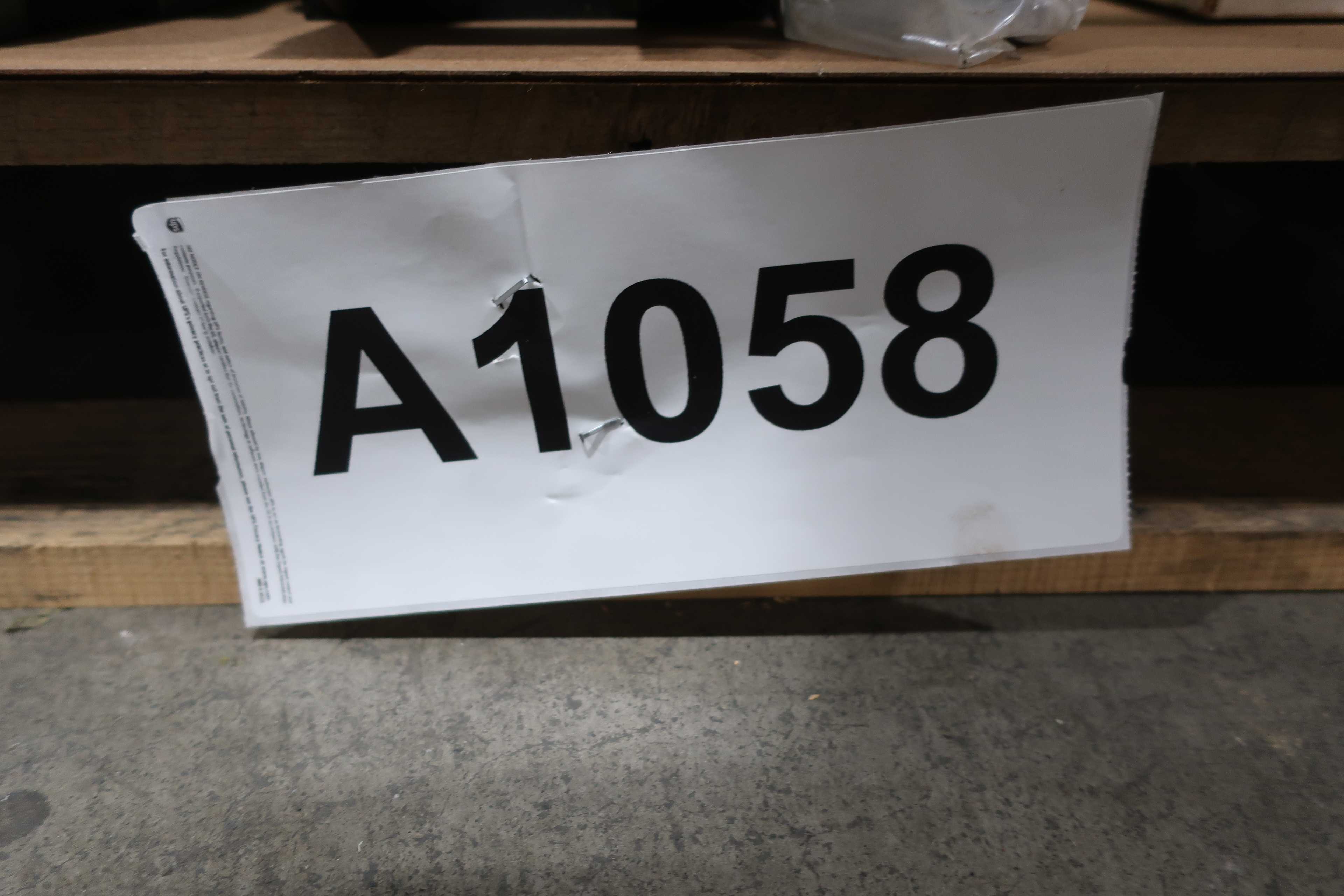 LOT OF ASSORTED HYDRAULICS - HYDRAULIC PARTS
