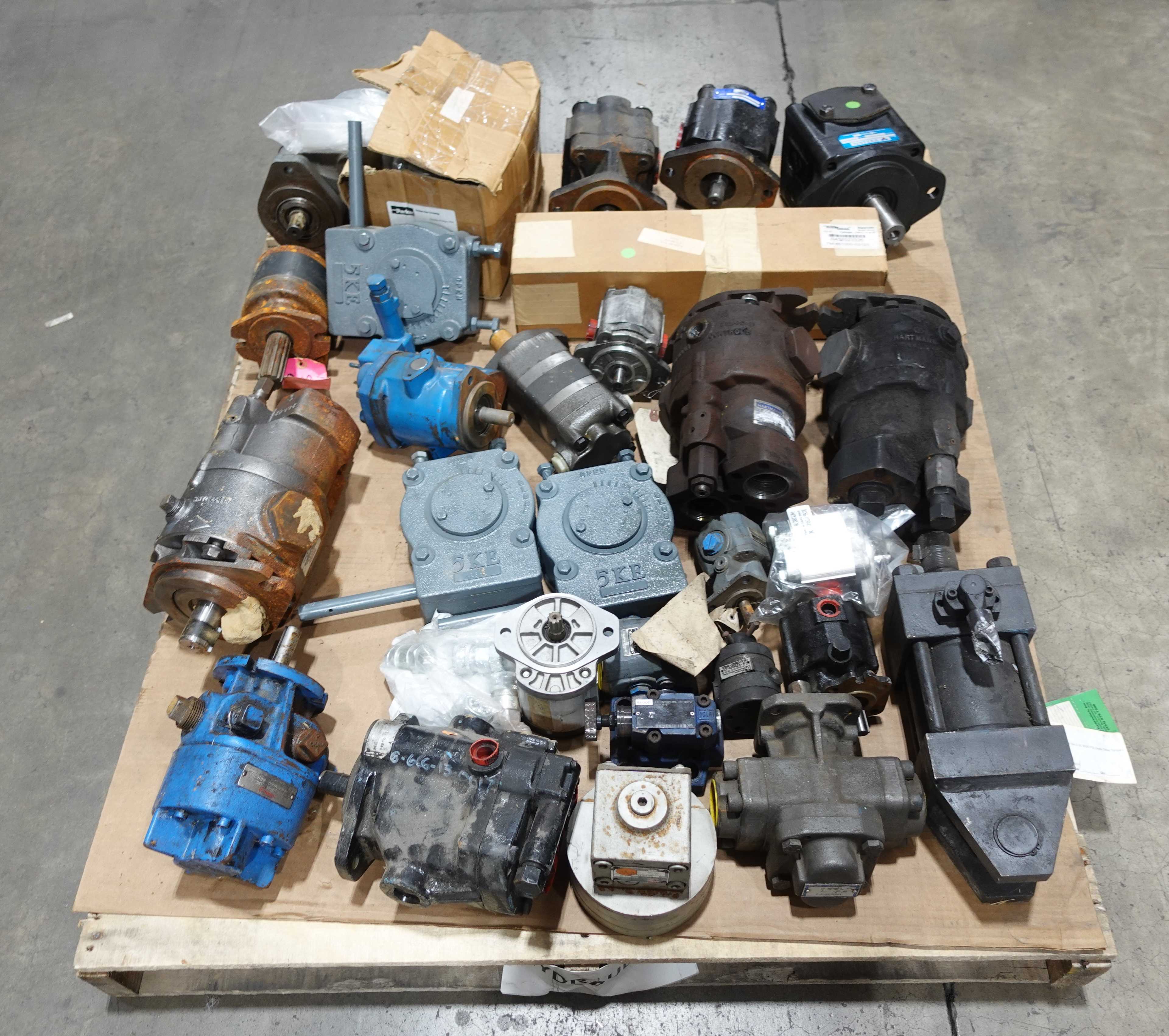 PALLET OF ASSORTED HYDRAULIC PUMPS, MOTORS AND CYLINDERS - HYDRAULIC PARTS