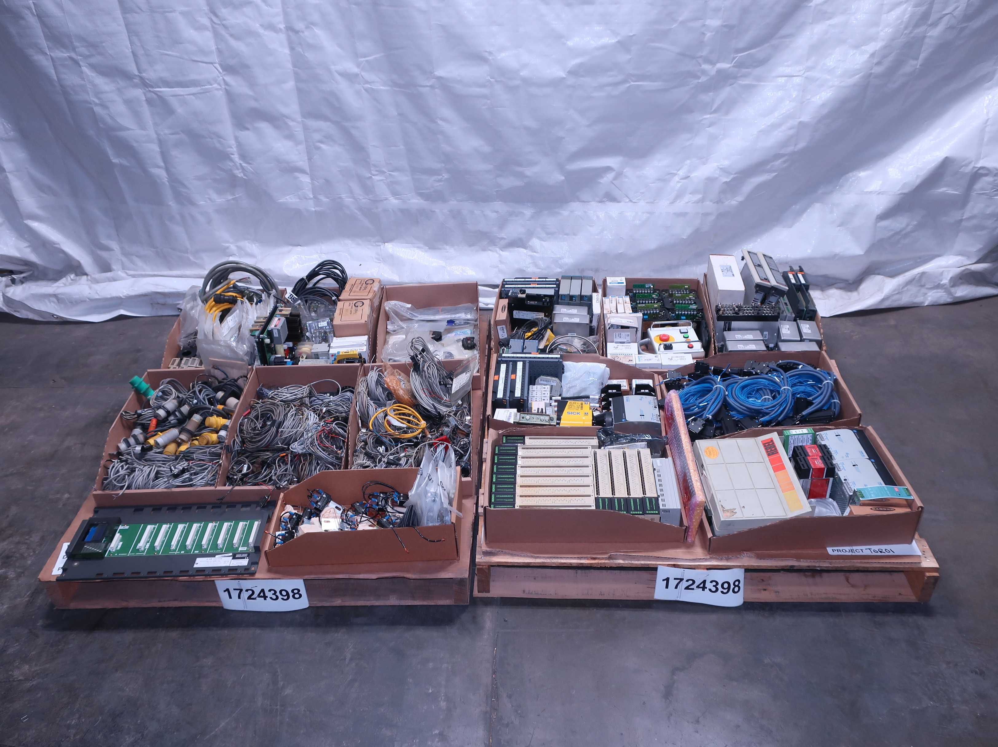 SKU 1724398 - 2 PALLETS OF ASSORTED AUTOMATION AND CONTROLS - AUTOMATION & CONTROLS