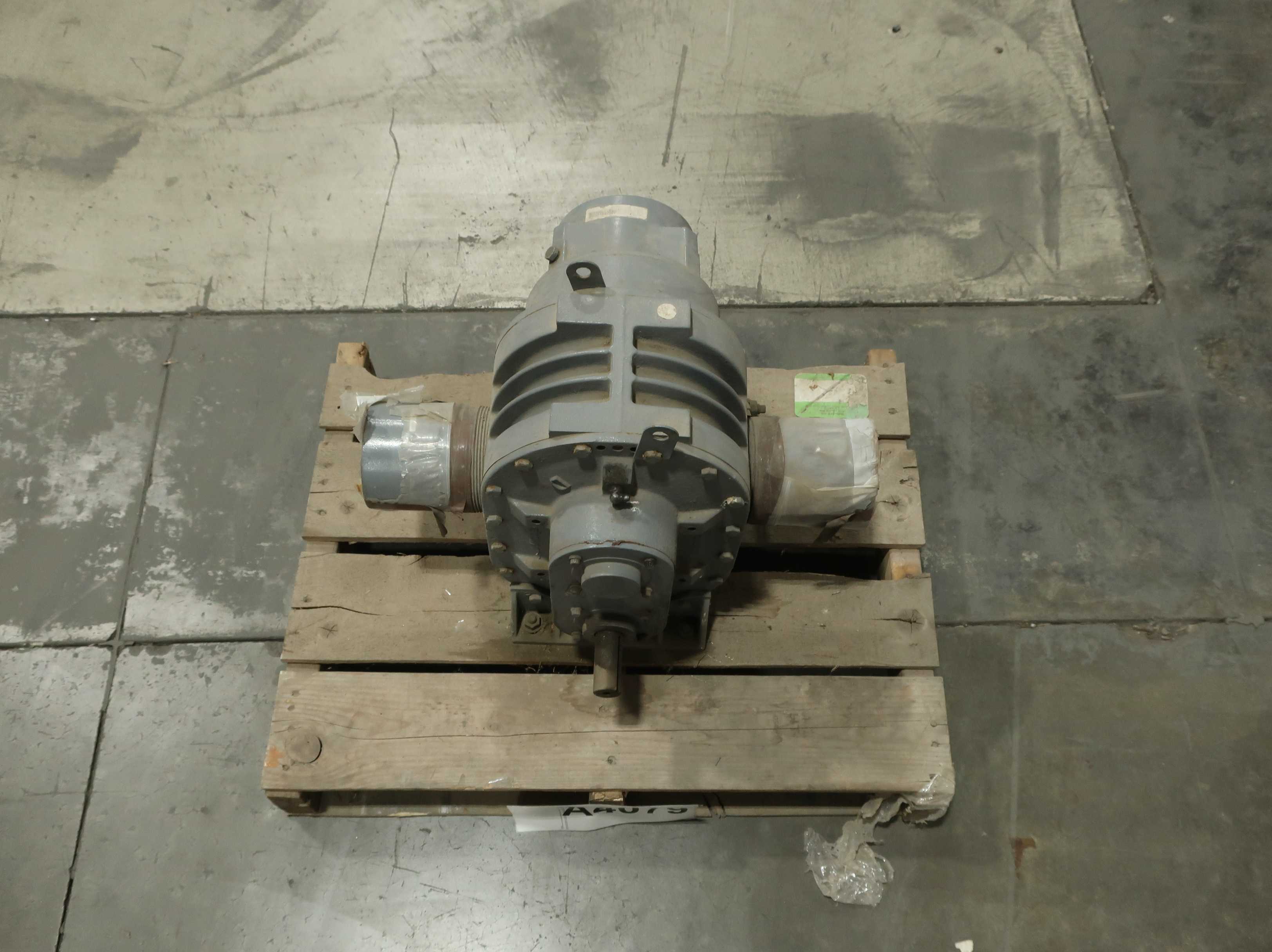 SUTORBILT, LOBE BLOWER/ VACUUM PUMP, MAX RPM 2850 - VACUUM PUMP