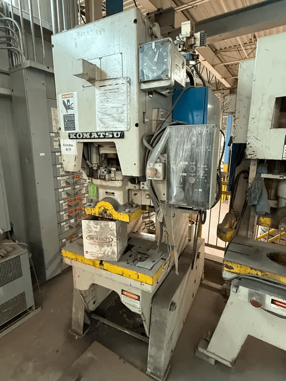 1982 KOMATSU OBI 45-2 45 TON STRAIGHT SIDE PRESS - MECHANICAL PRESSES