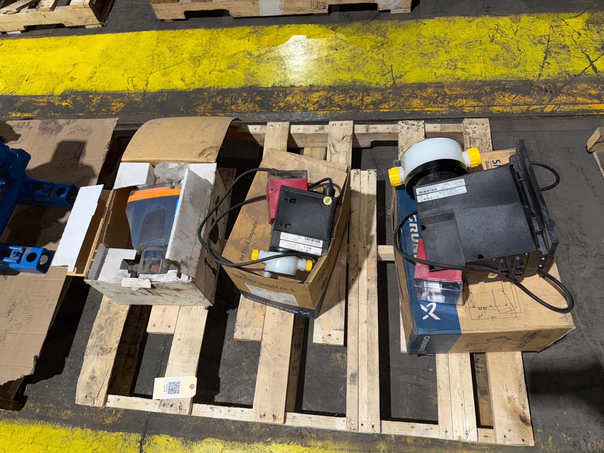 BULK QTY OF METERING PUMPS - METERING PUMP