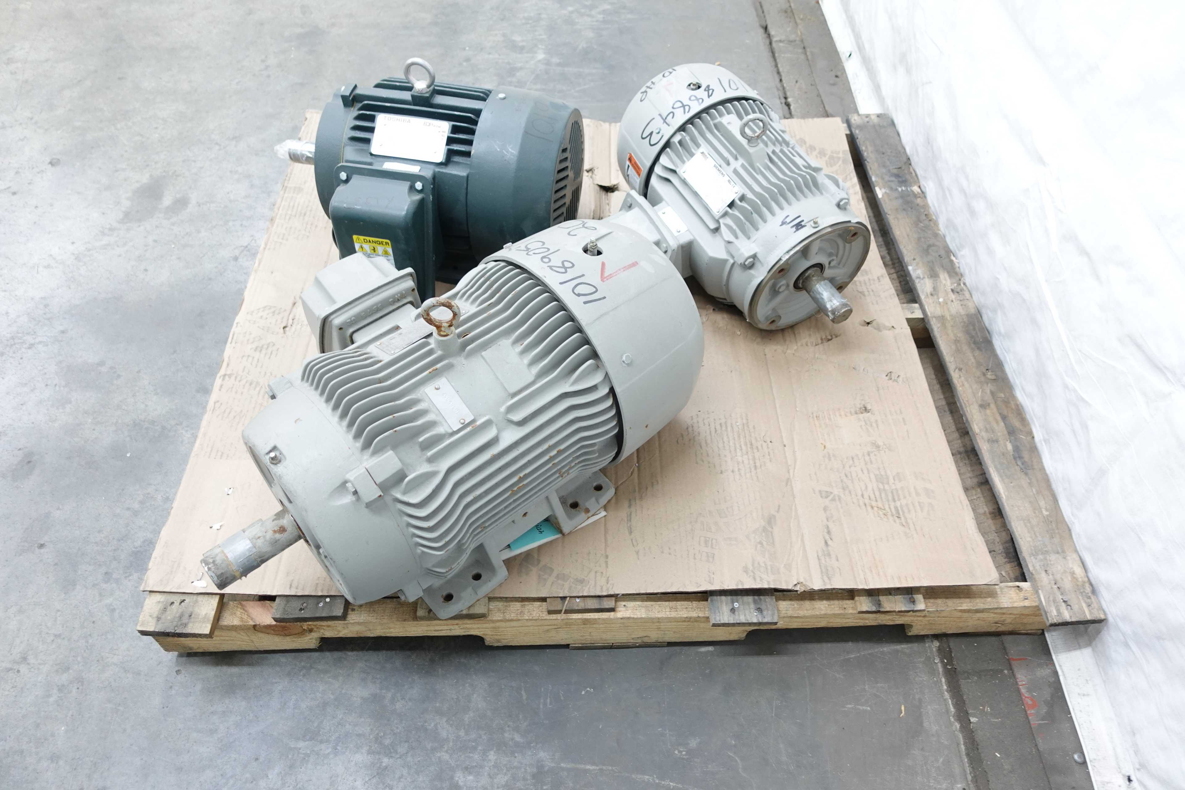 SKU 1079588 - LOT OF 3 AC MOTORS - AC MOTOR