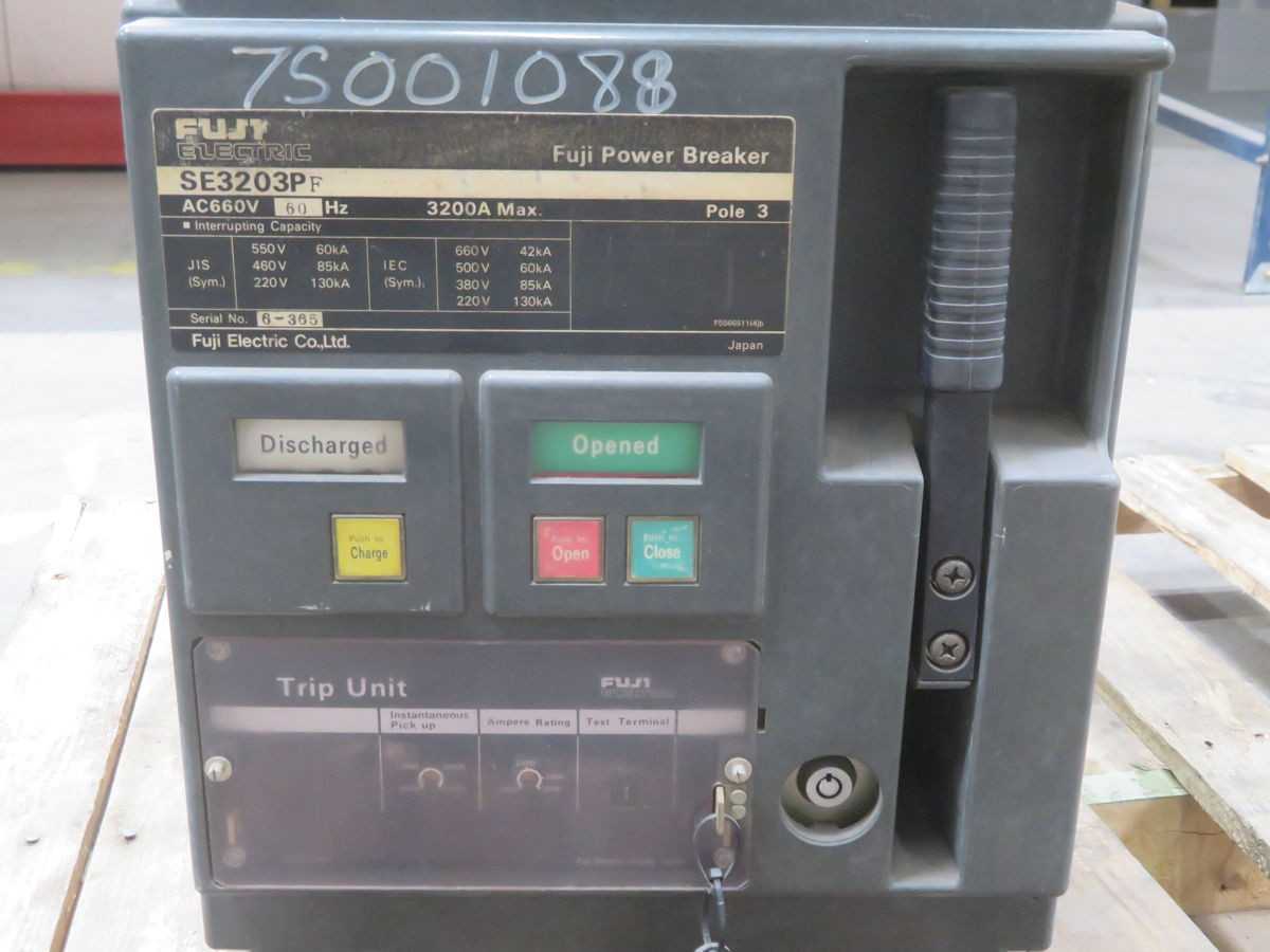 FUJI SE3203PF CIRCUIT BREAKERS, 3 POLE, 660V AC VOLTAGE, 60HZ FREQ, 3200A CONTINUOUS CURRENT - CIRCUIT BREAKERS
