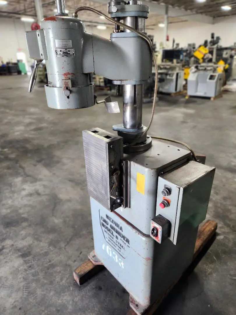 MEDINA MODEL B END GRINDER, 46" GRINDING CAPACITY, 10" X 15" CHUCK, 7" X 3" WHEEL - GRINDING MACHINES
