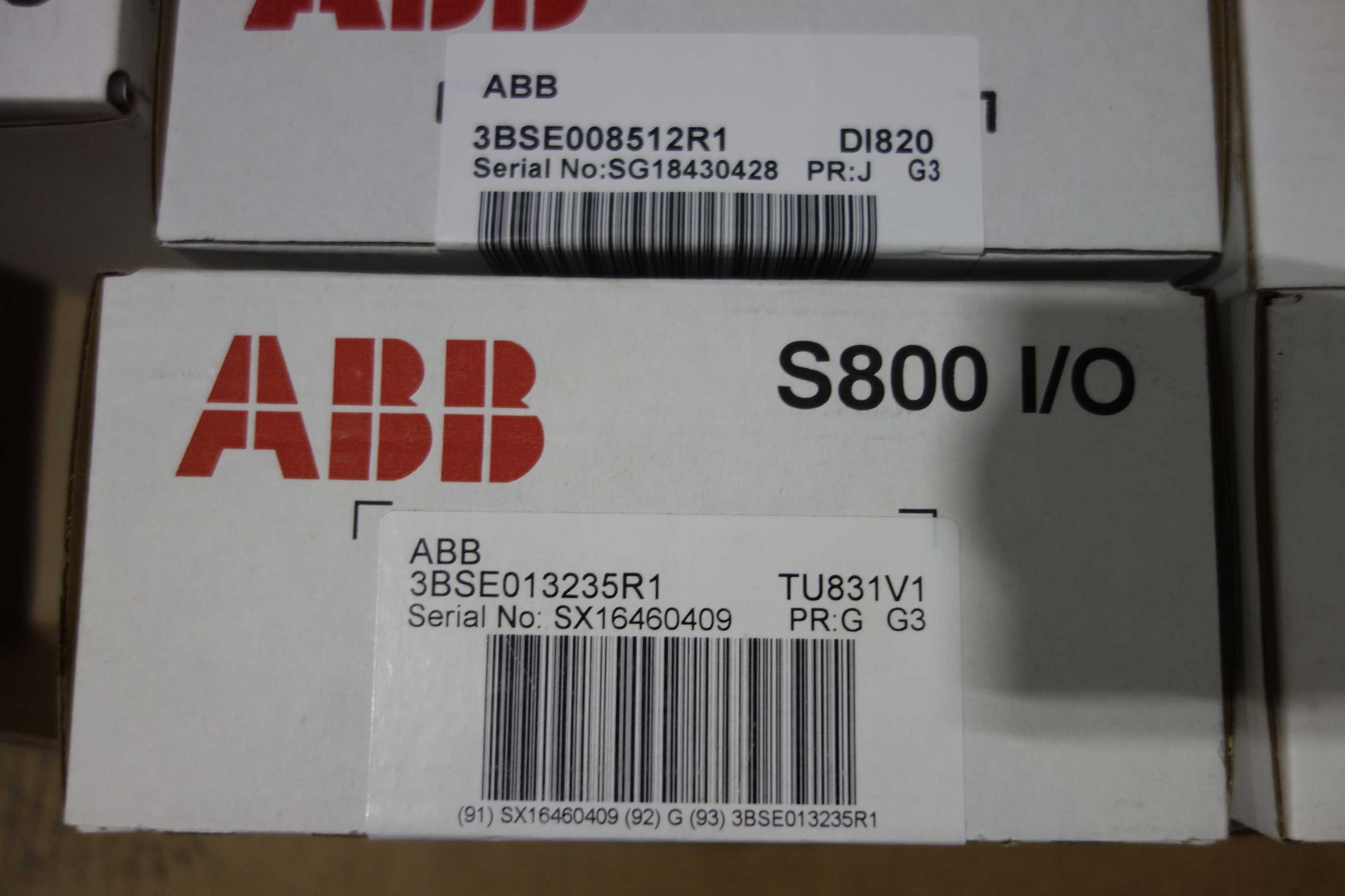2 TOTES OFF ABB ASSORTED MODULES - PLC MODULES