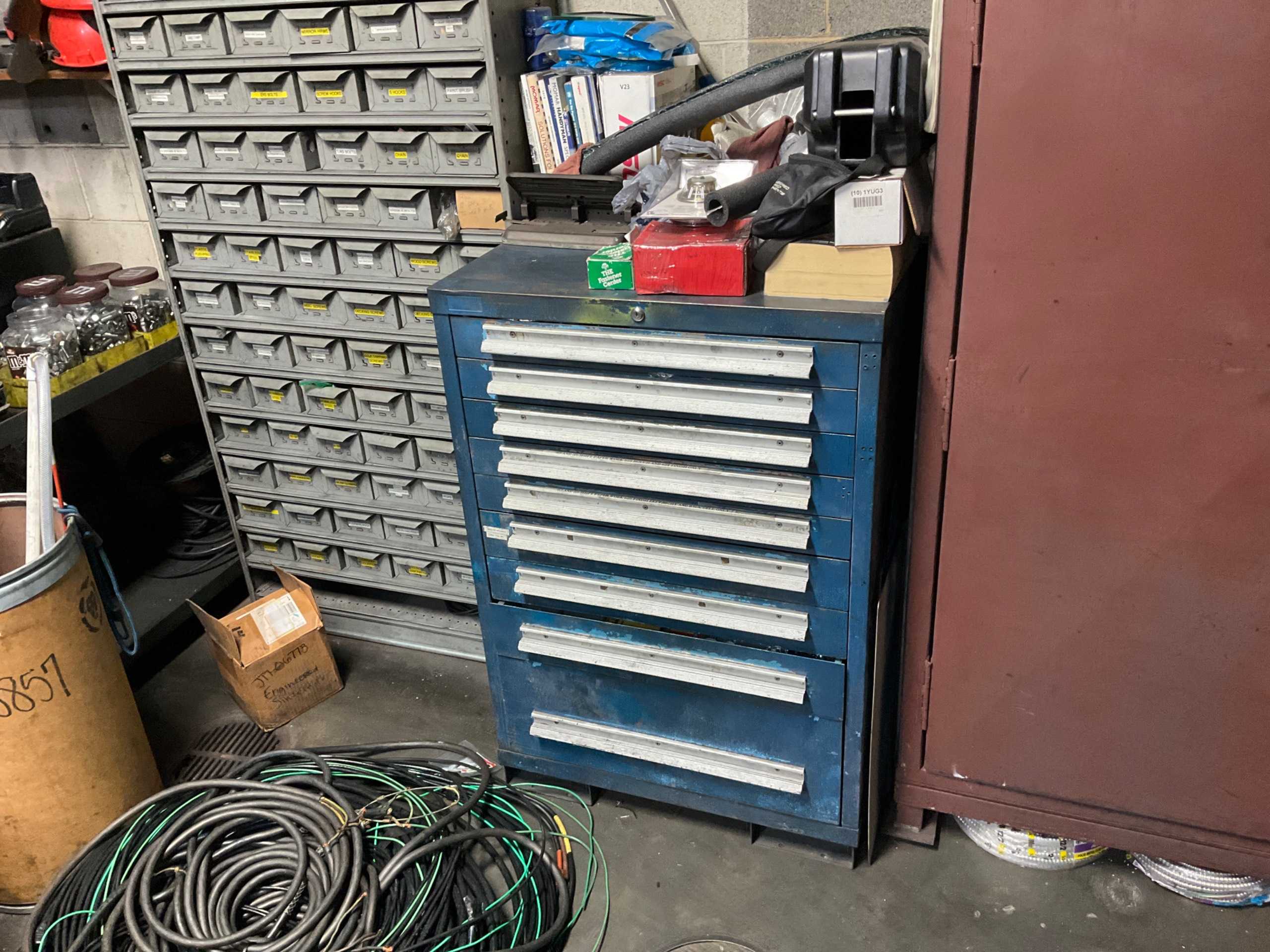STORAGE UNIT WITH CONTENTS STORAGE UNIT WITH CONTENTS