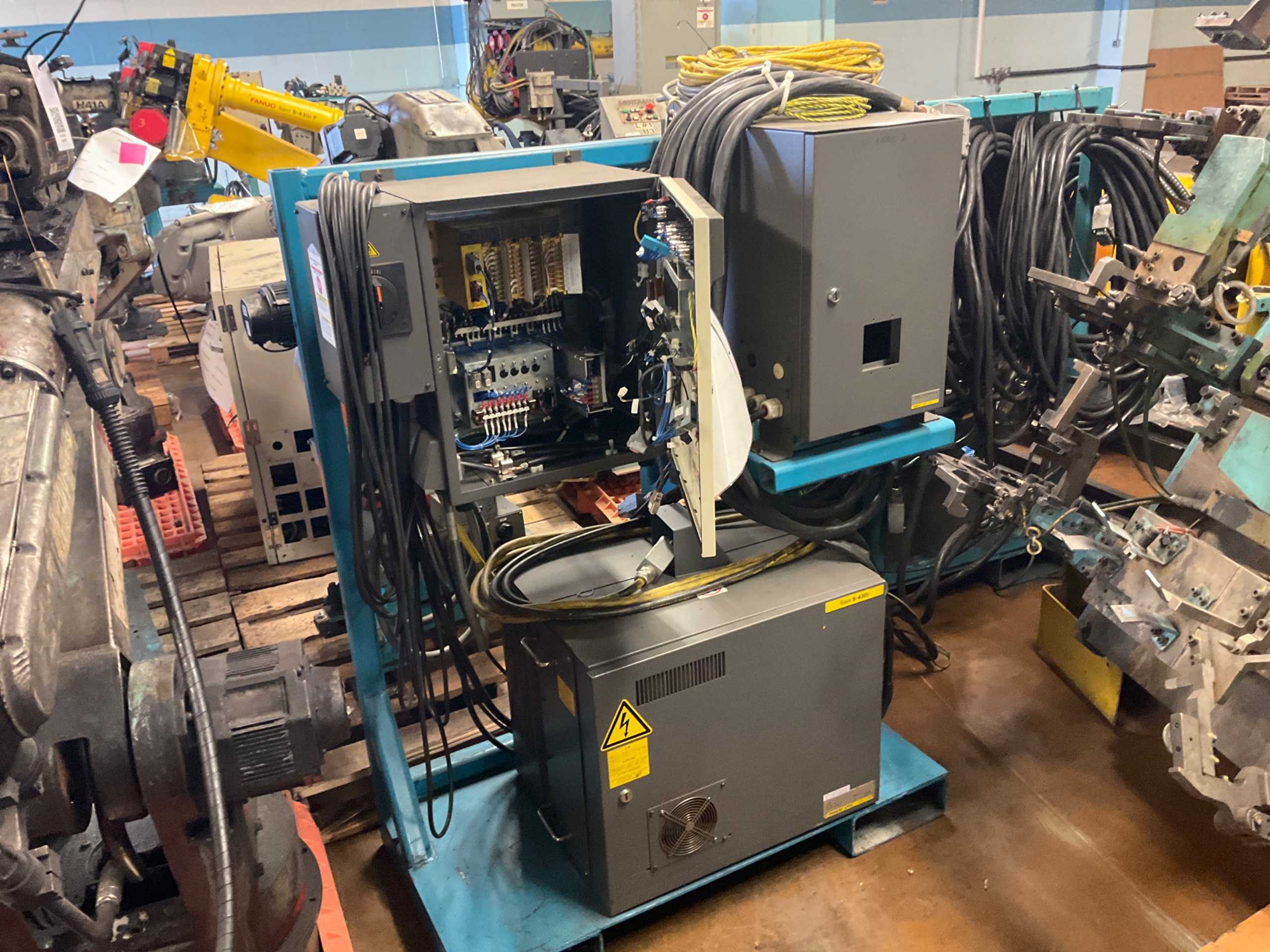 2000 FANUC R-J3 ROBOT CONTROLLER - ROBOT CONTROLLERS