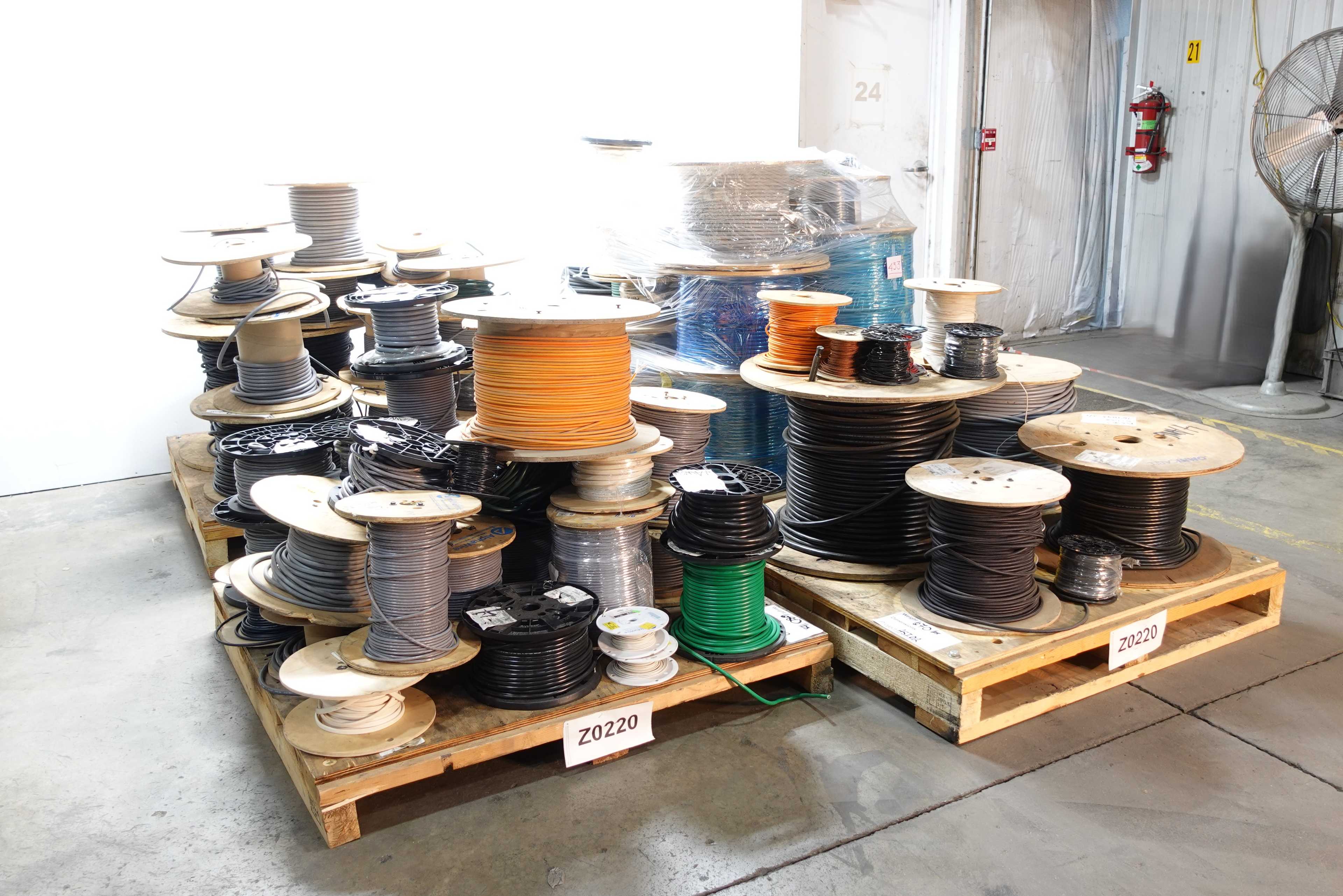 BULK QTY OF ASSORTED INSULATED WIRE - ELECTRICAL WIRE