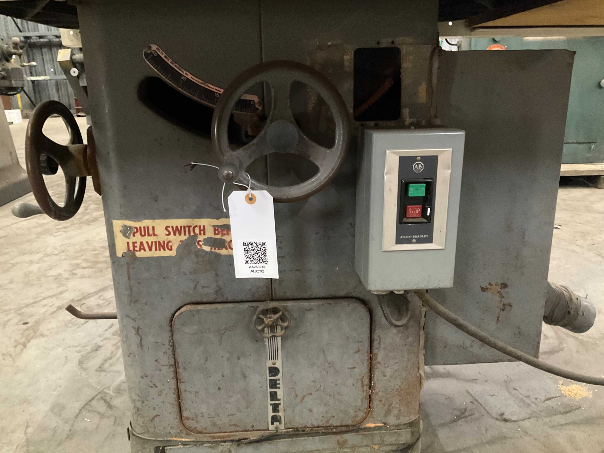 DELTA TABLE SAW - METAL SAWS