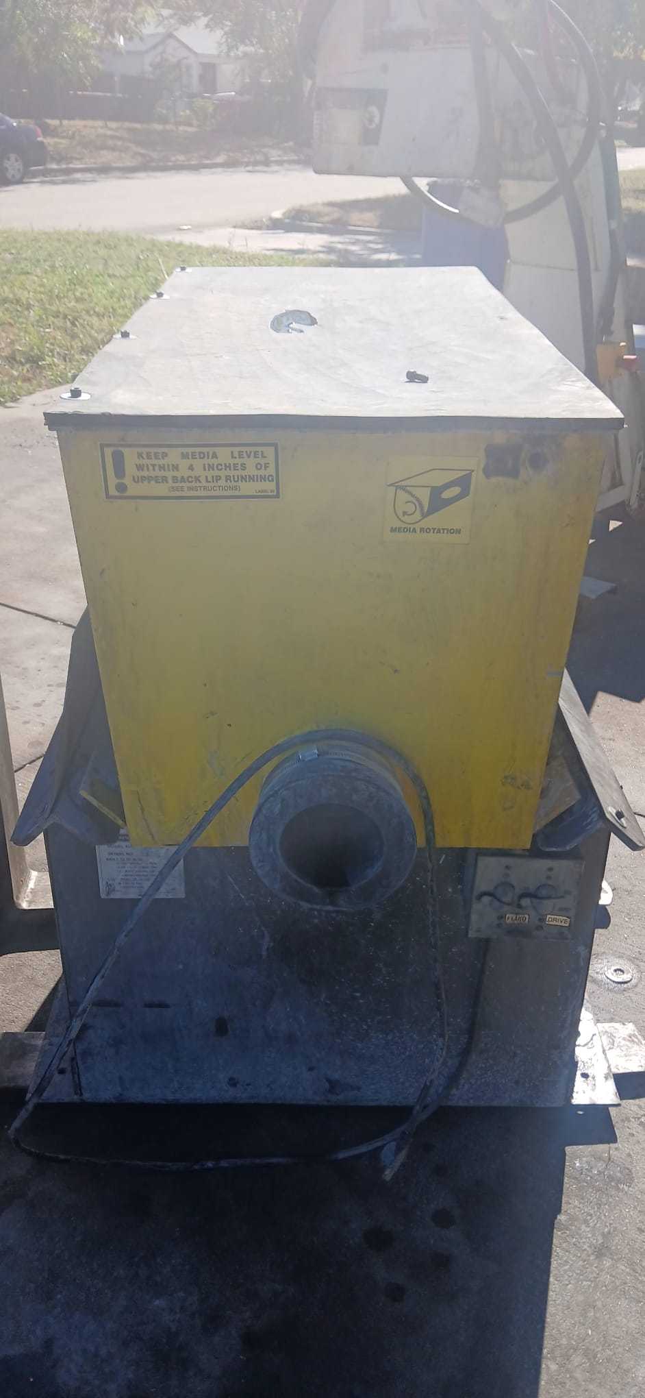 BURR KING VIBRA KING 45 VIBRATORY FINISHING MACHINE - VIBRATORY FINISHING MACHINE