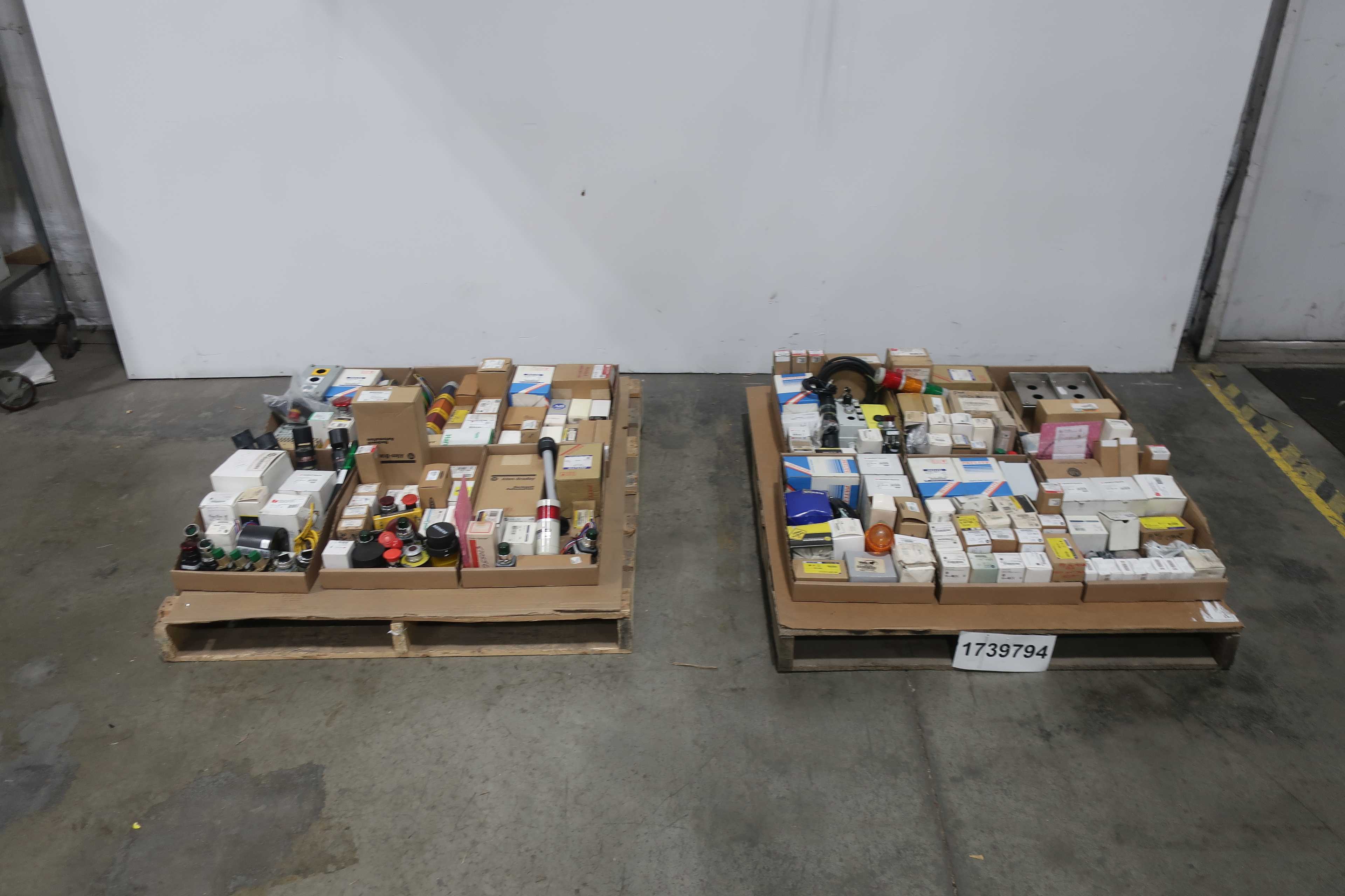 SKU 1739794 - 2 PALLETS OF ASSORTED SWITCH PARTS AND ACCESSORIES - ELECTRICAL COMPONENTS