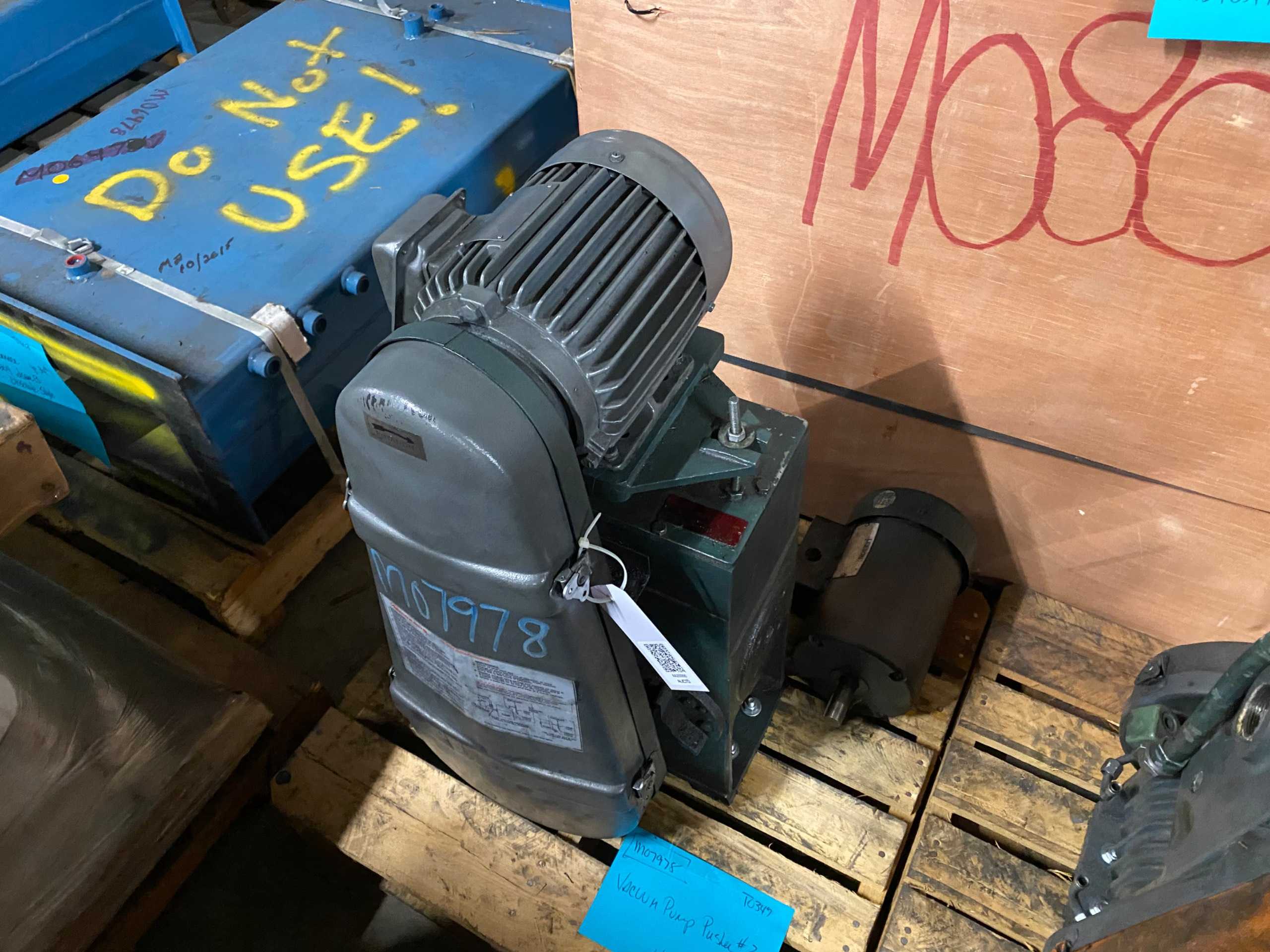 QTY 2: VACUUM PUMP - VACUUM PUMP