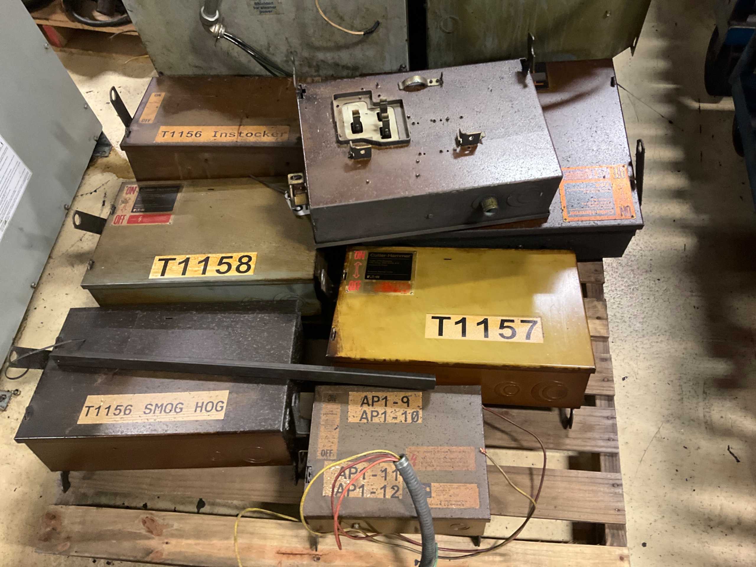 BULK QTY OF ELECTRICAL COMPONENTS - ELECTRONIC COMPONENTS