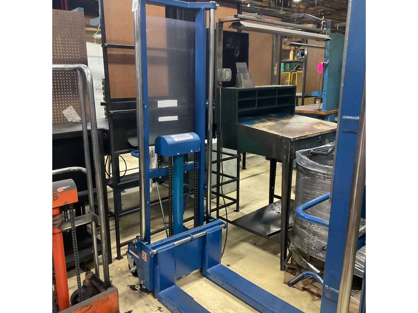 VESTIL HYD-15 HYDRAULIC STRADDLE STACKER - MATERIAL HANDLING EQUIPMENT