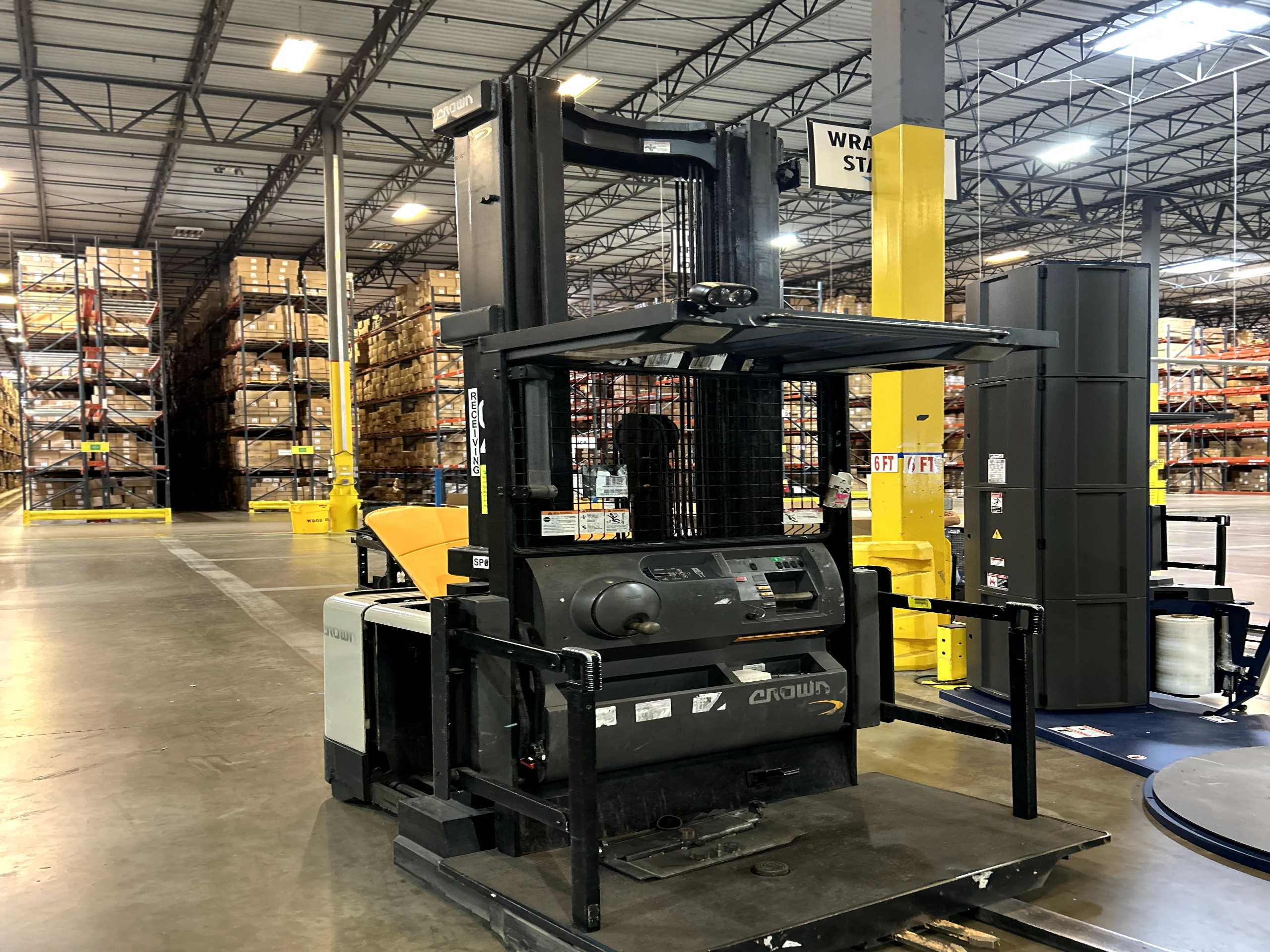 CROWN SP4050-30 ORDER PICKER - ORDER PICKER