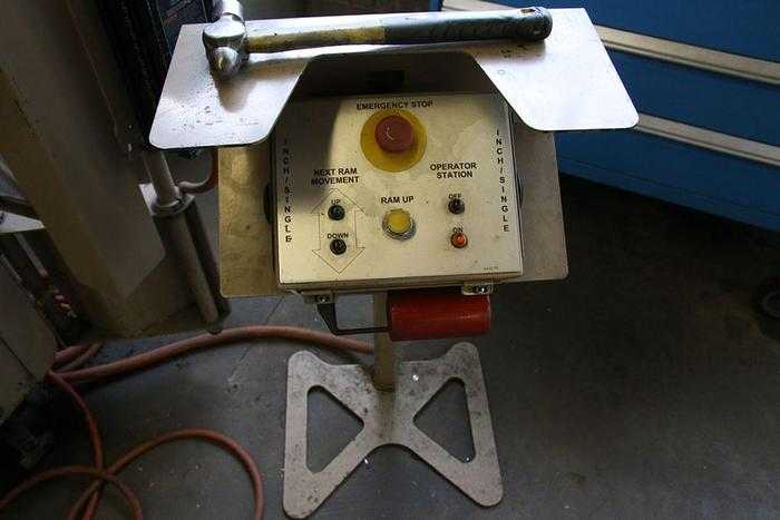 1998 CINCINNATI CBII 90 CNC PRESS BRAKE, 90-TON, 12FT LENGTH, 8IN STROKE, 15HP MOTOR - PRESS BRAKES