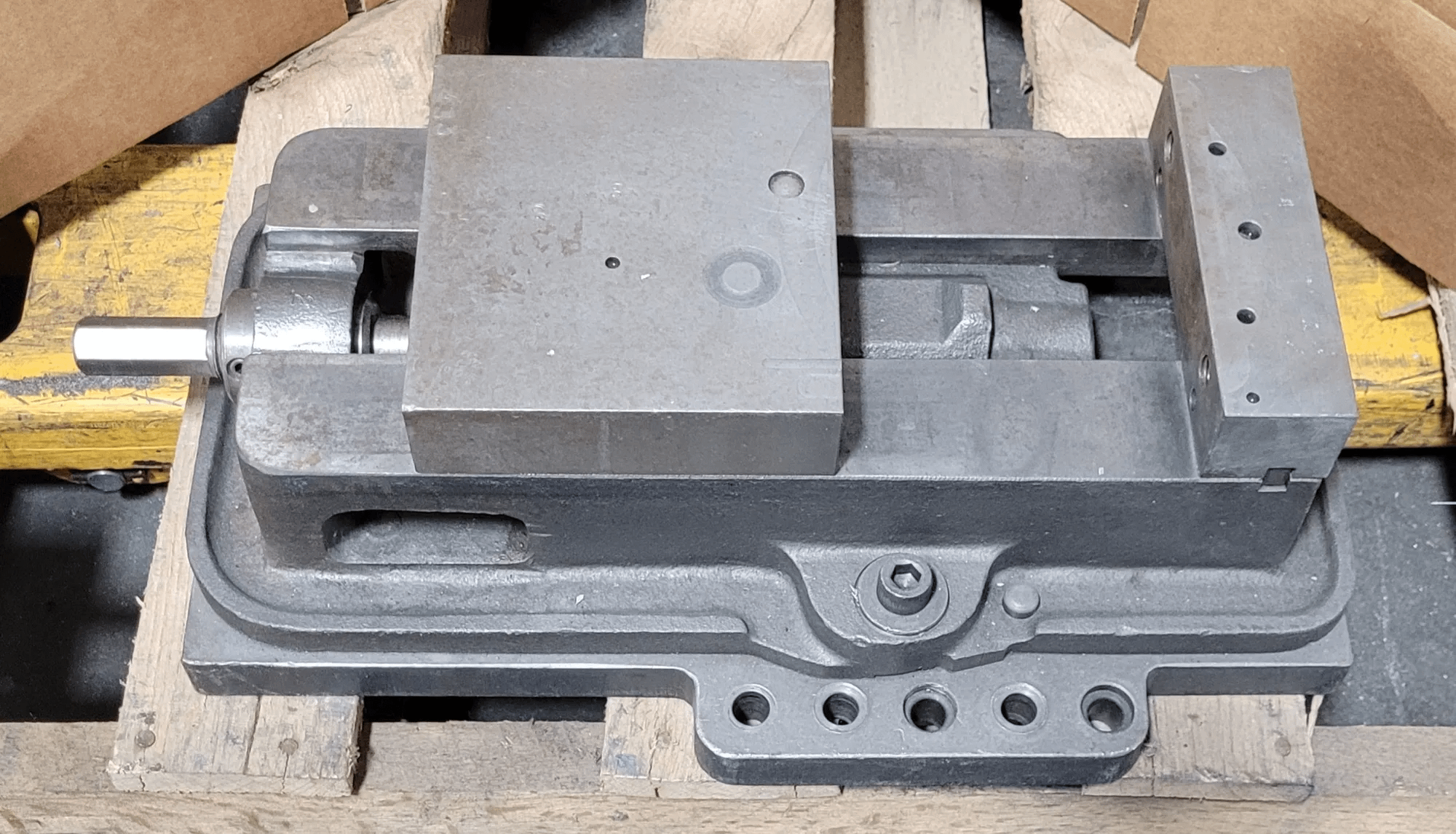 KURT D60 MACHINIST VISE, 6-INCH JAW OPENING, INTEGRATED BASE - MACHINE TOOLING