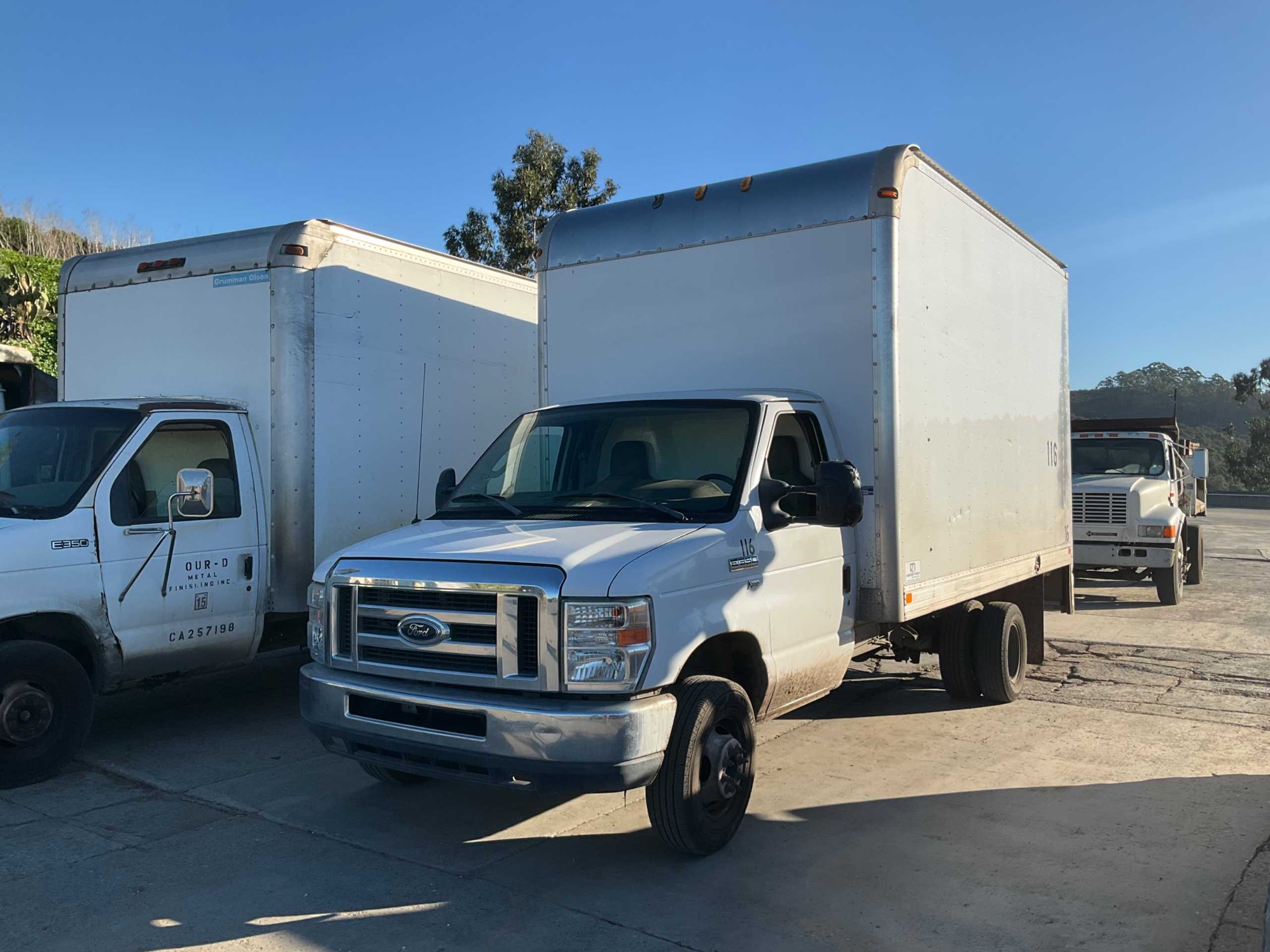 2012 FORD E-350 STRAIGHT CARGO TRUCK - STRAIGHT CARGO TRUCK