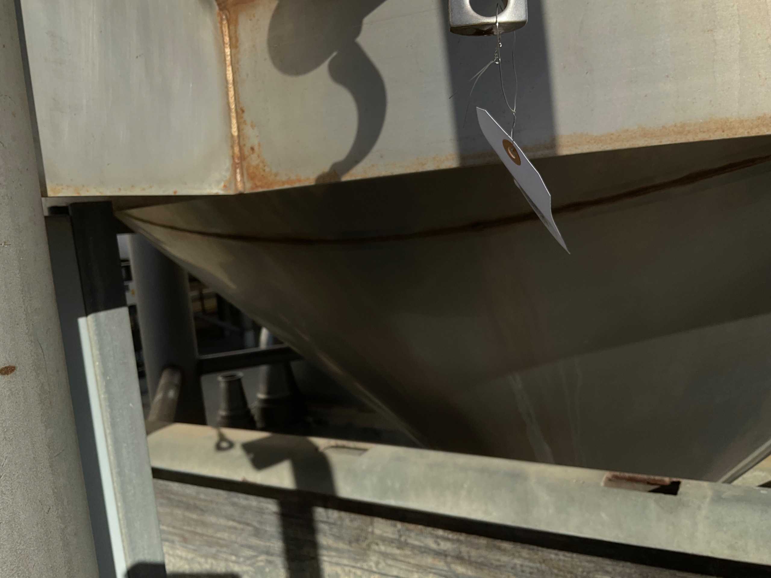 2001 SANTA ROSA STAINLESS STEEL RACK AND RETURN TANK - PLANT & FACILITY EQUIPMENT