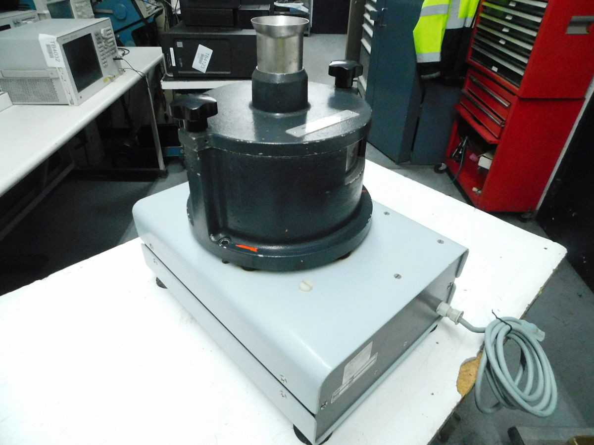 RETSCH BRINKMANN ZM1 GRINDER, 1300 W POWER, 18000 RPM SPEED, 10 MM FEED, <40 ΜM FINENESS - LAB & SCIENTIFIC