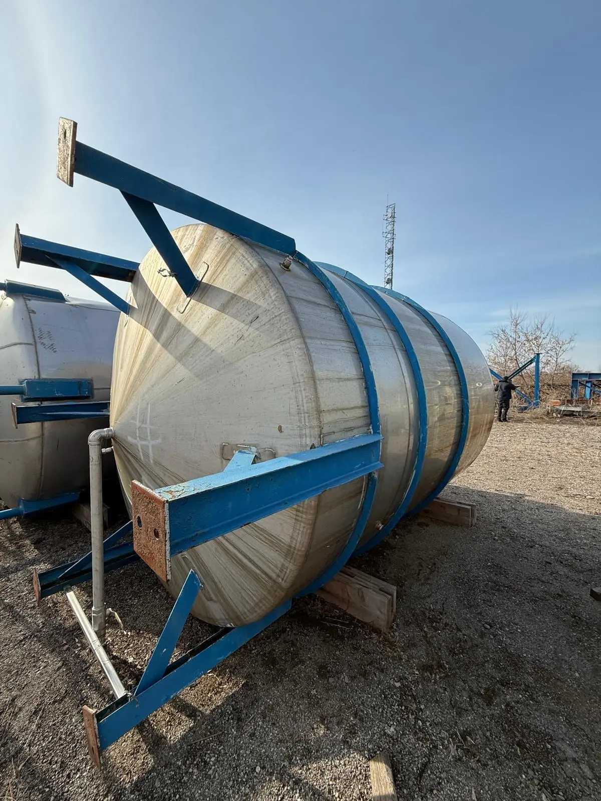 PERRY STORAGE AND PROCESS TANK, 5200 GAL, 316 SS, HORIZONTAL, 108X108X132IN, 6000 LBS - TANKS