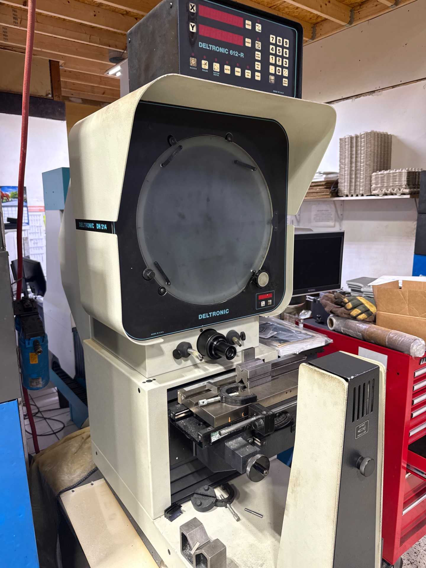 DELTRONIC DH214-612R OPTICAL COMPARATOR 14IN SCREEN, MPC-5 DRO, 20X-50X LENSES, 8X6IN TRAVEL - OPTICAL COMPARATORS