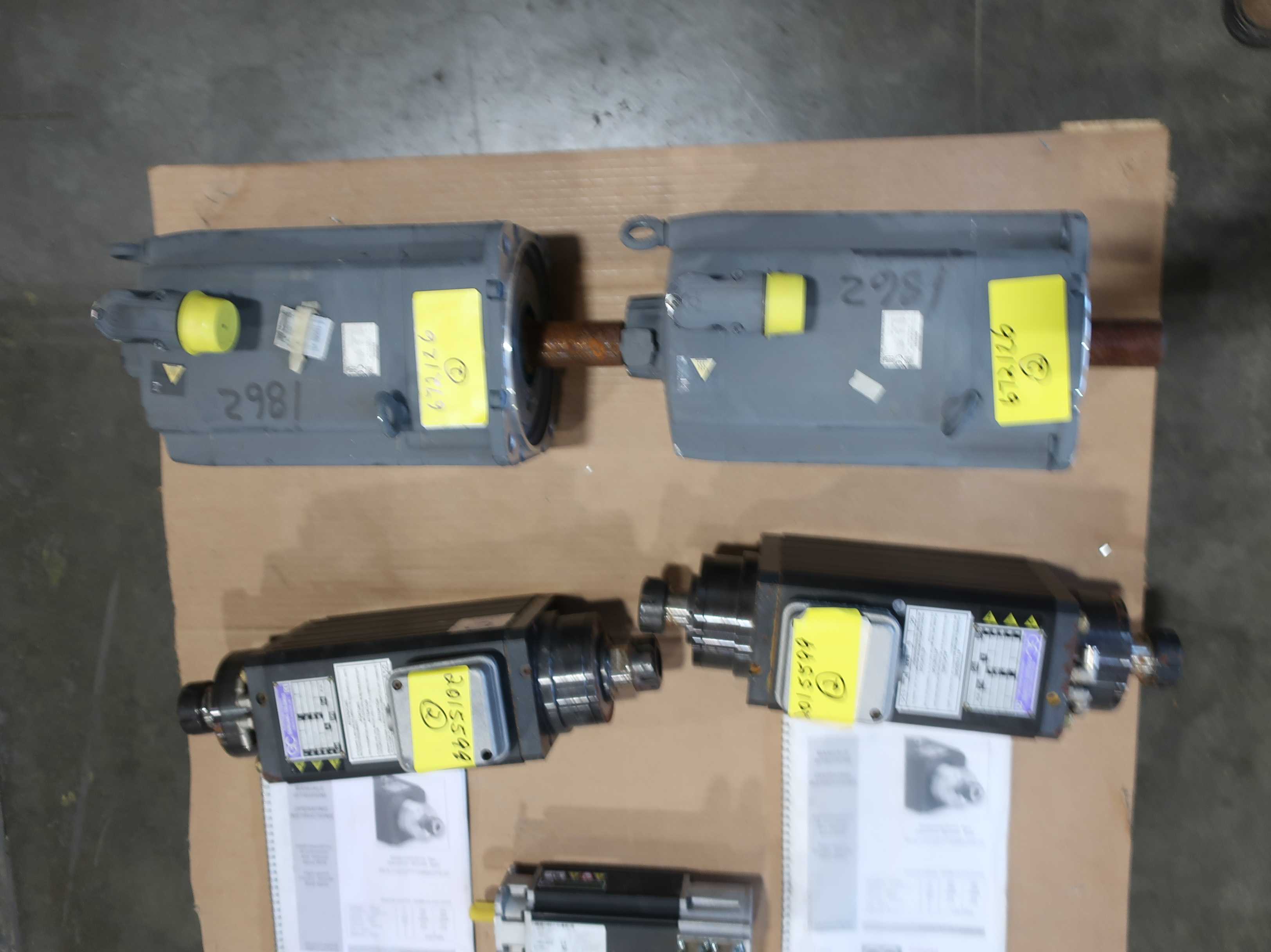 BULK QTY OF ASSORTED SERVO MOTORS - SERVO MOTORS