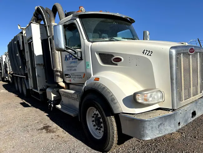2014 PETERBILT 567 HYDRO EXCAVATION TRUCK - undefined