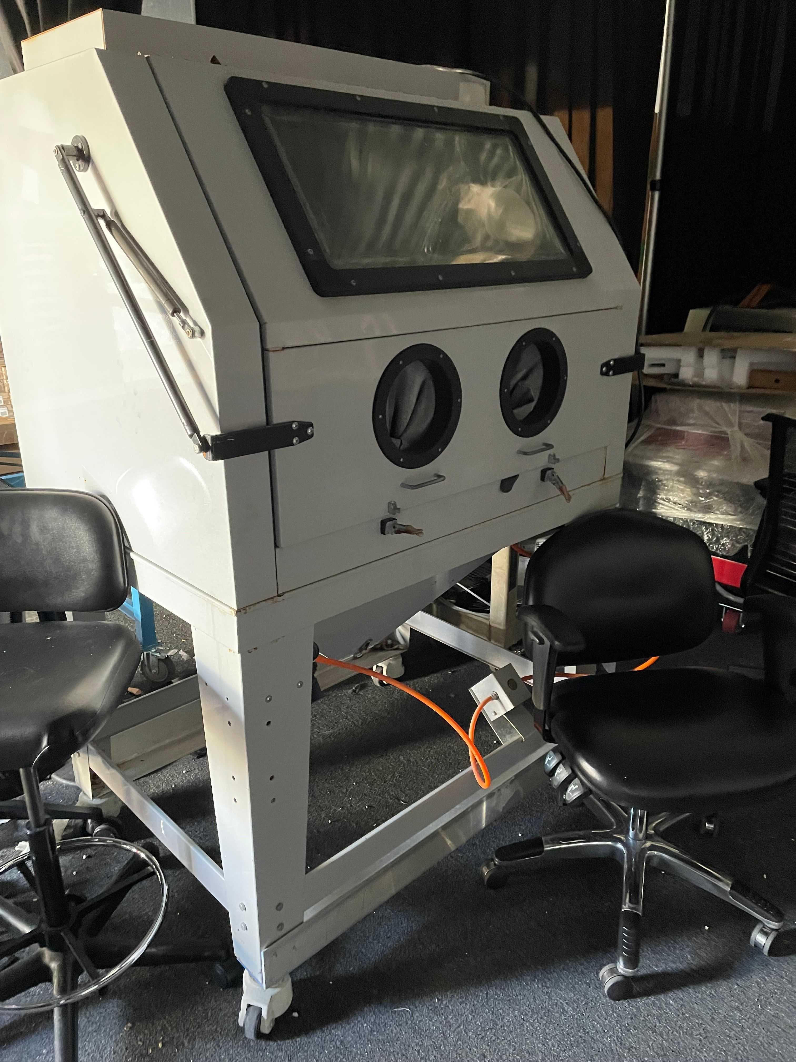 SAND BLASTING MACHINE - SAND BLASTING MACHINE
