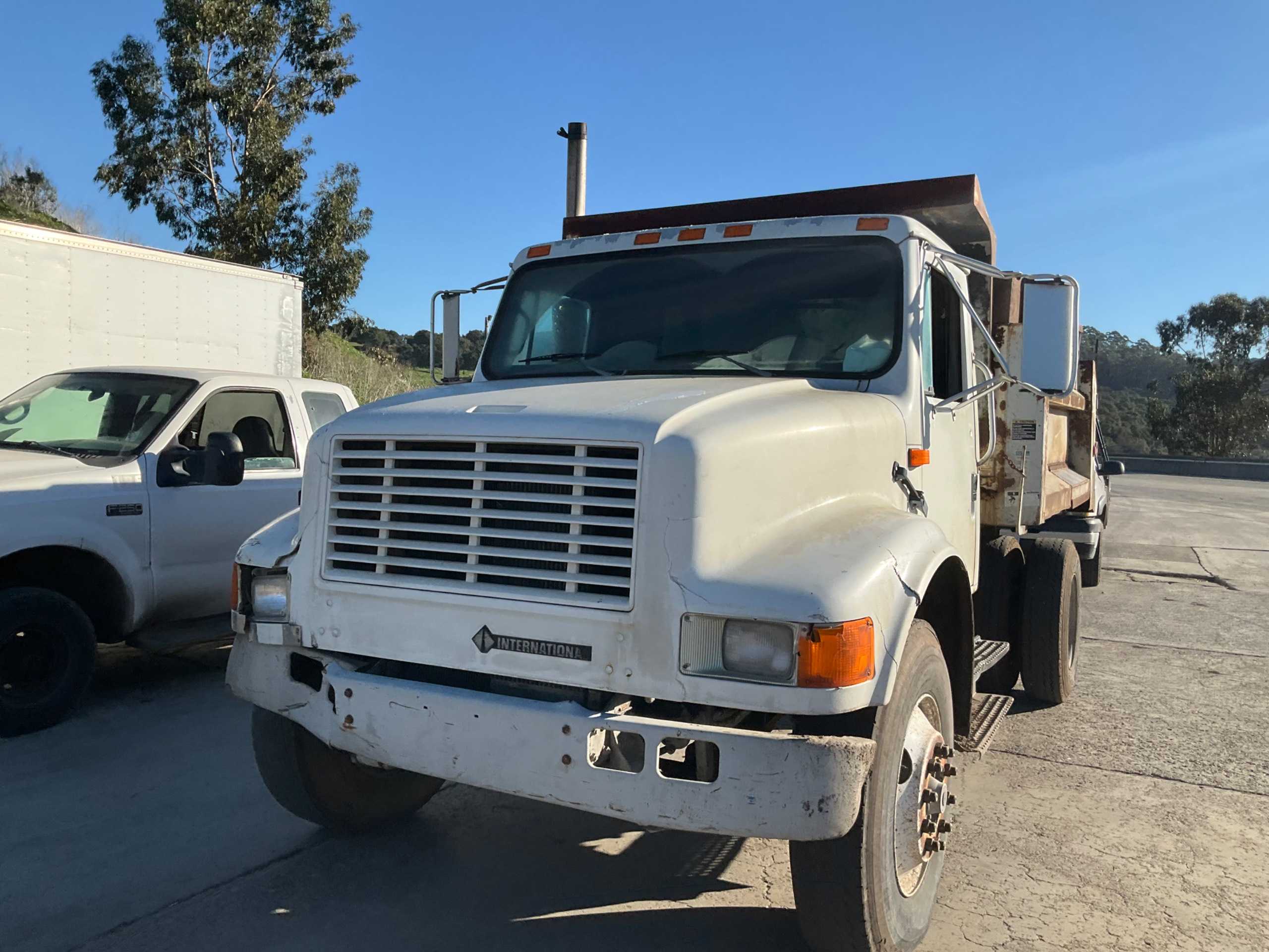 1993 INTERNATIONAL 4900 DUMP TRUCK - DUMP TRUCK