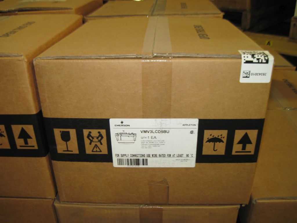 2018 APPLETON VMV3LCD5BU LED FIXTURE - LIGHT FIXTURES