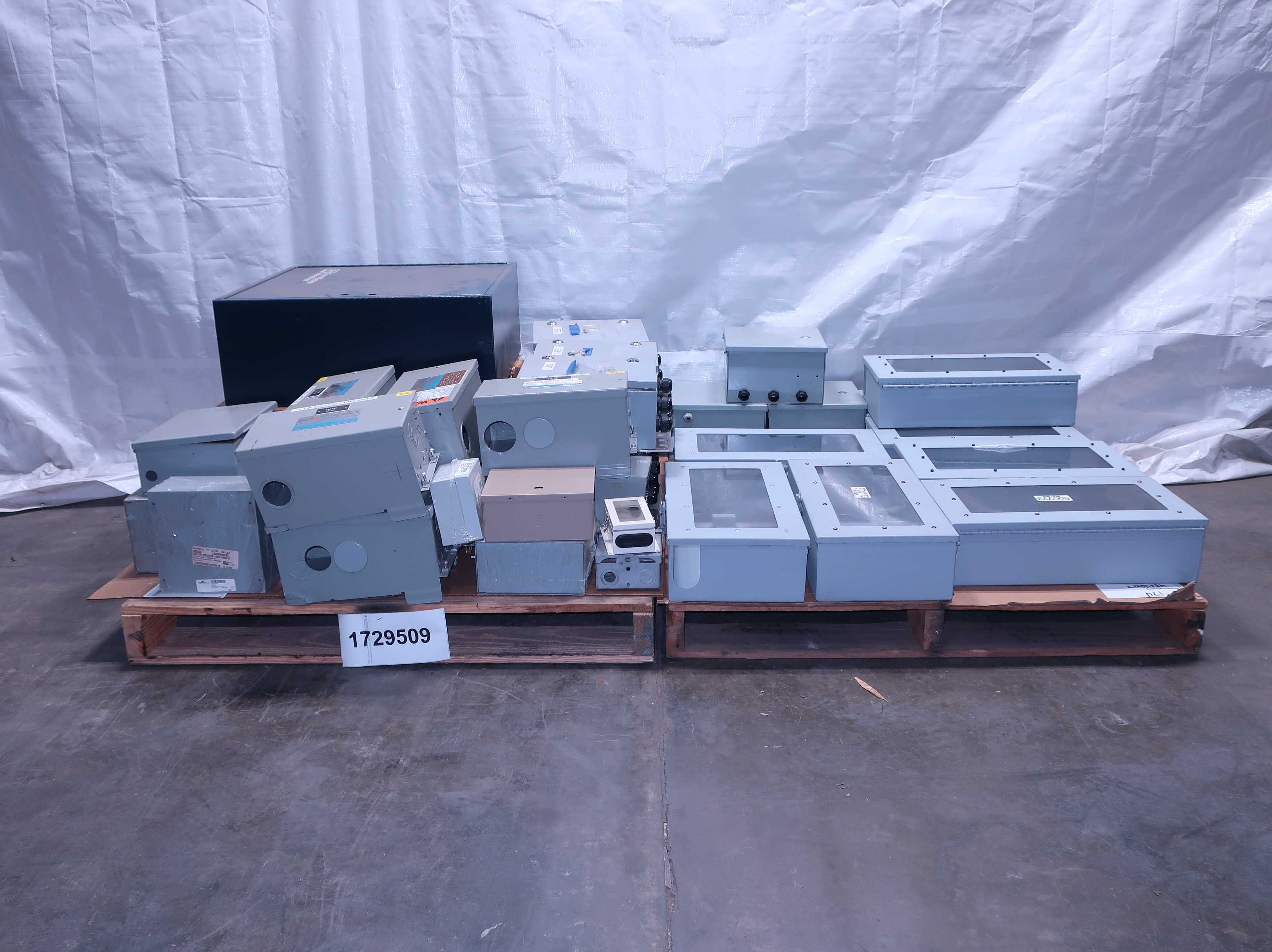 SKU 1729509 - 2 PALLETS OF ELECTRICAL ENCLOSURES, GOULD, HOFFMAN, MSC, CSI, COOPER B-LINE - ELECTRICAL ENCLOSURES