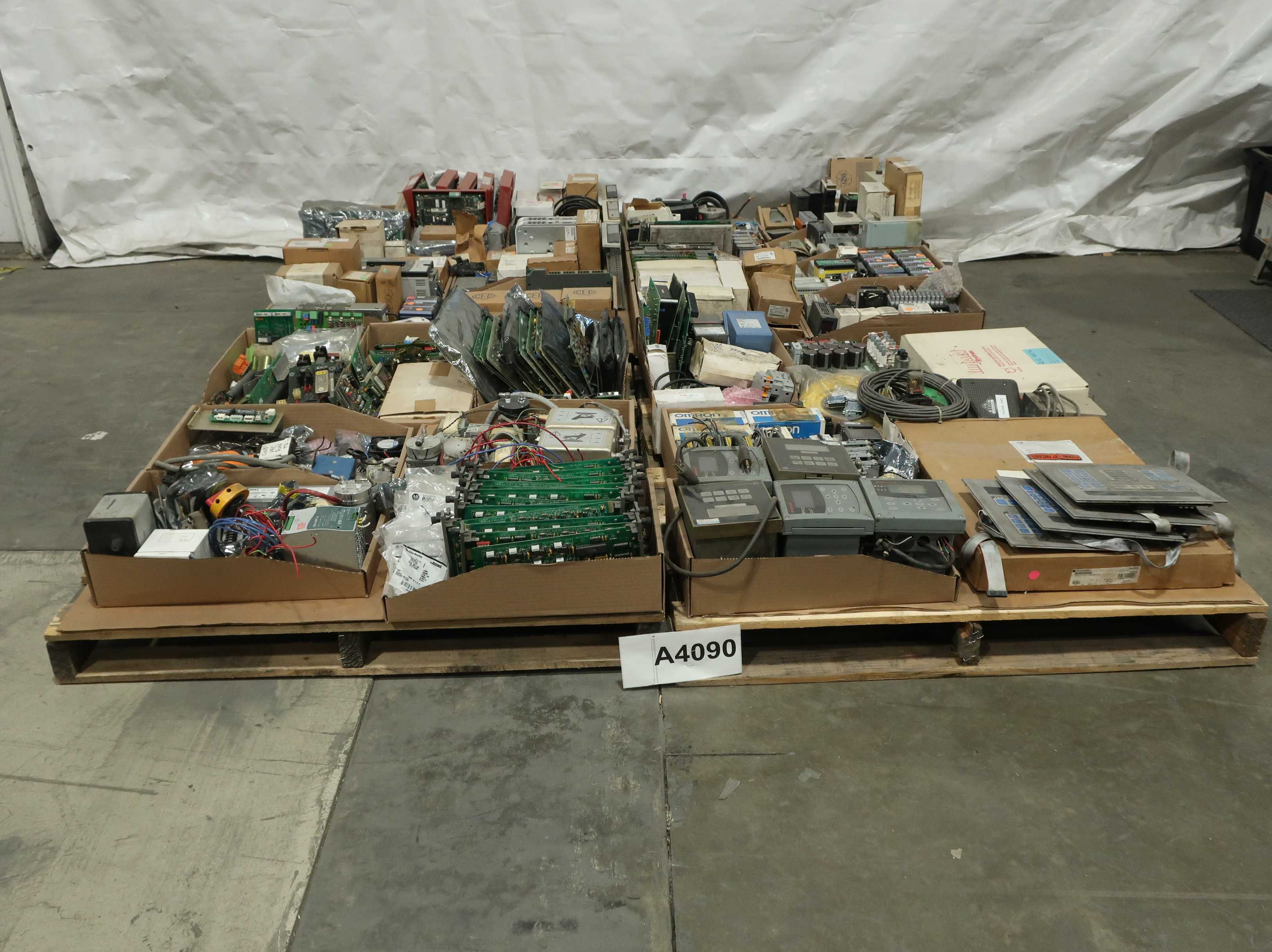 4 PALLETS OF ASSORTED AUTOMATION AND CONTROLS - AUTOMATION & CONTROLS