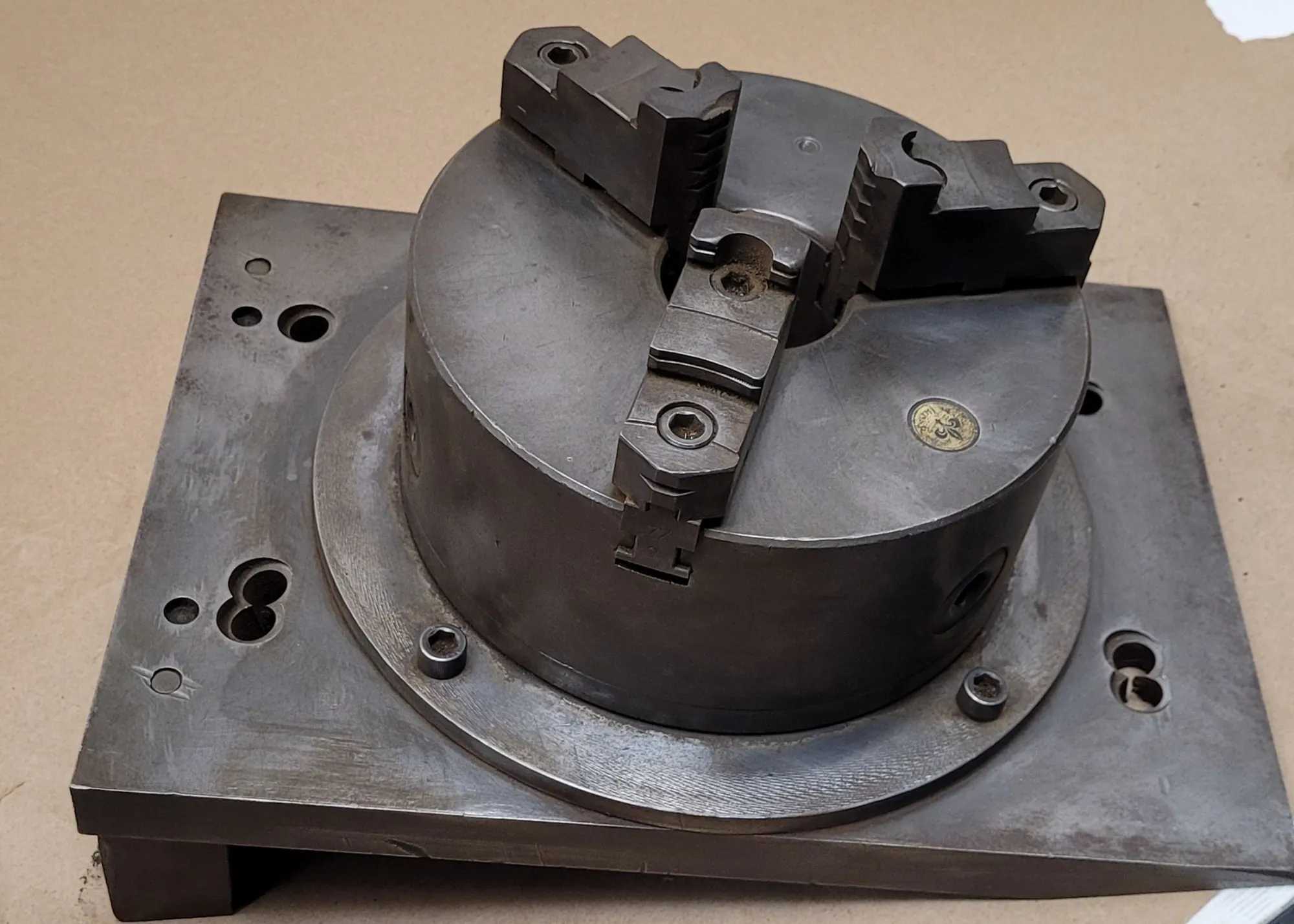 LE BLOND 8IN - 3 JAW CHUCK W/ ANGLE PLATE (8" DIAMETER, 3 JAWS, 2" CENTER HOLE, 14X10X4 PLATE) - MACHINE TOOLING