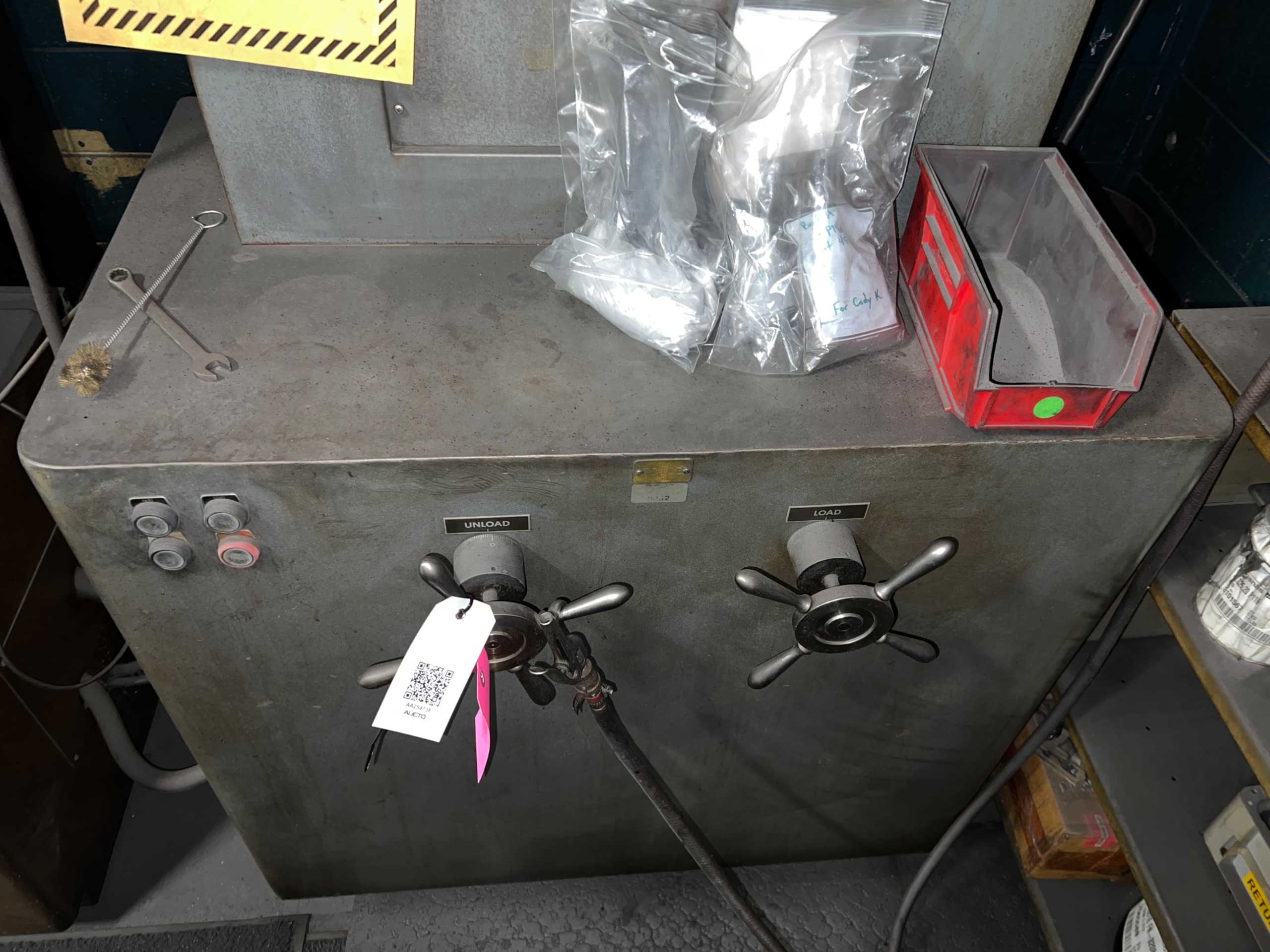TINIUS OLSEN TESTING MACHINE - INSPECTION & MEASUREMENT