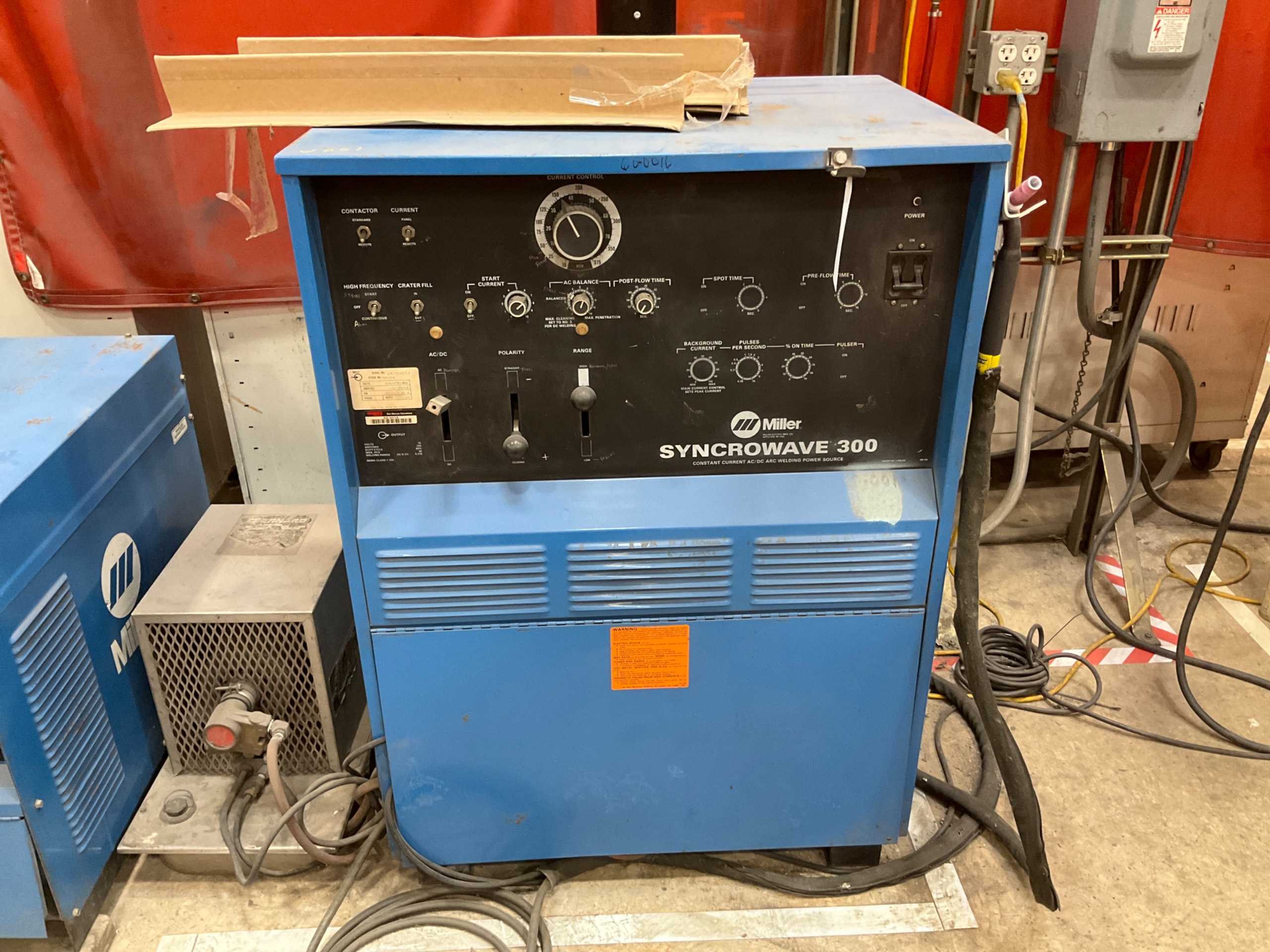 MILLER SYNCROWAVE 300 WELDING POWER SOURCE - WELDING EQUIPMENT