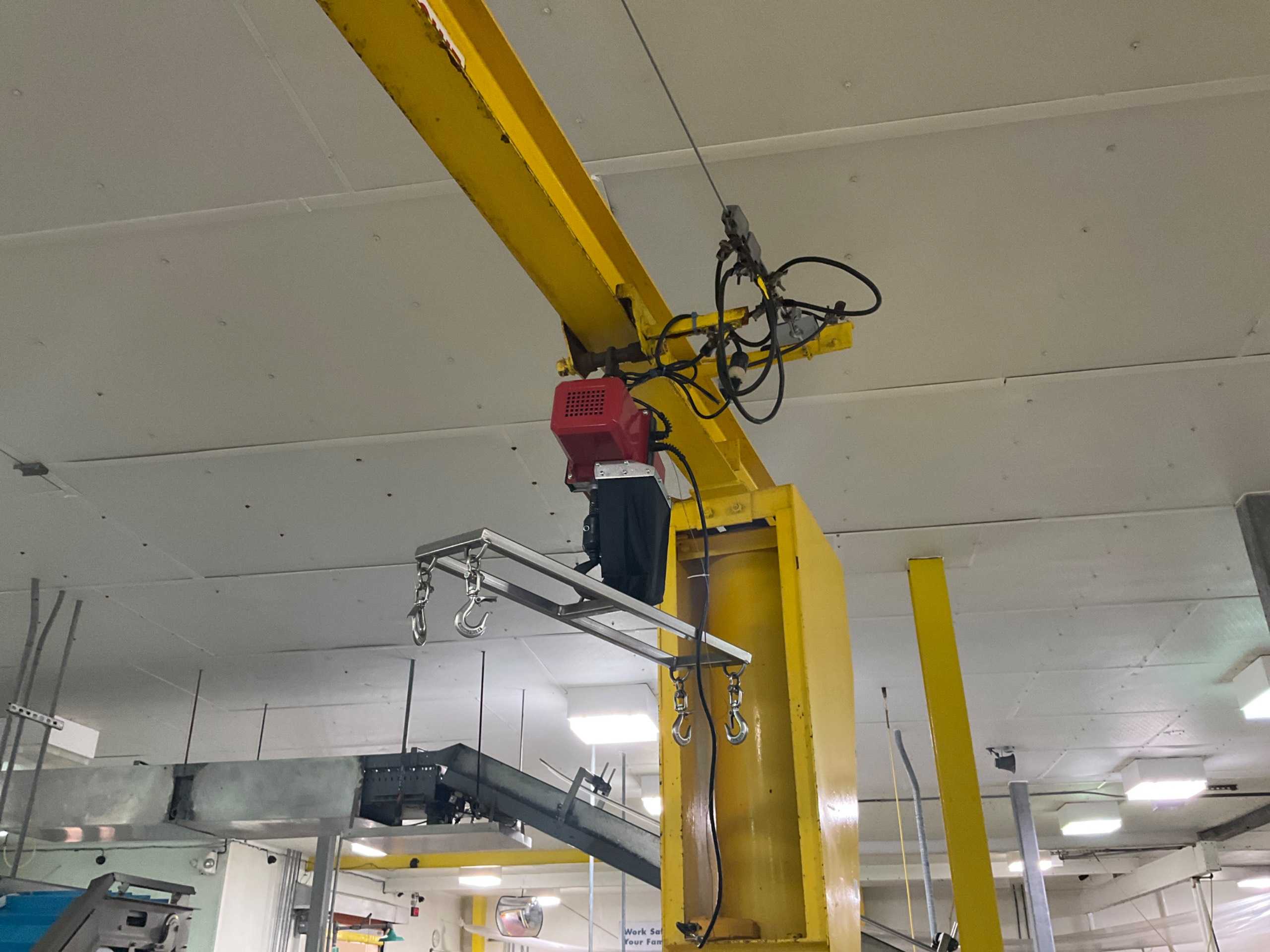 ABELL-HOWE 1/2 TON JIB CRANE WITH HOIST - JIB CRANE