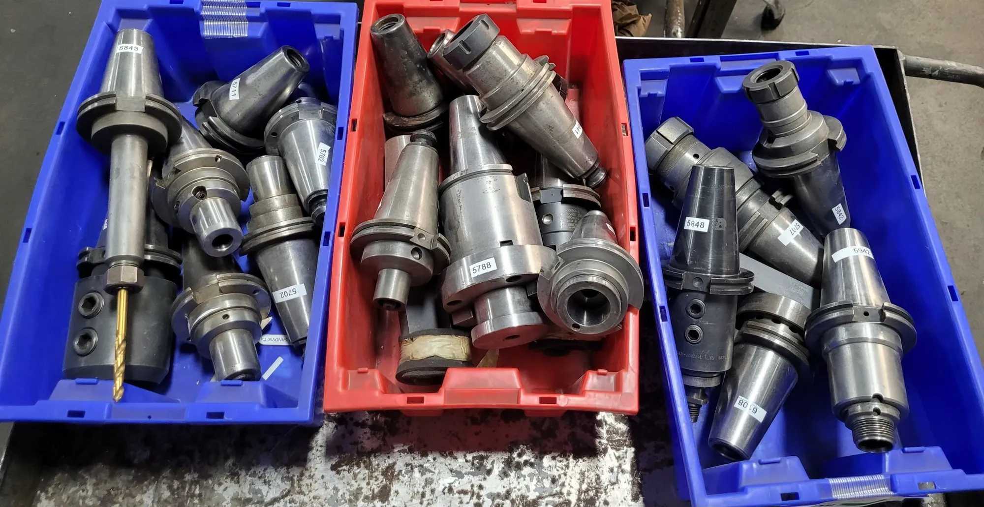 LOT OF 20 CAT 50 TOOL HOLDERS: ERICKSON, SANDVIK, KOMET, DEVLIEG, LYNDEX, UNIVERSAL, GRAFLEX - MACHINING TOOLING & PARTS