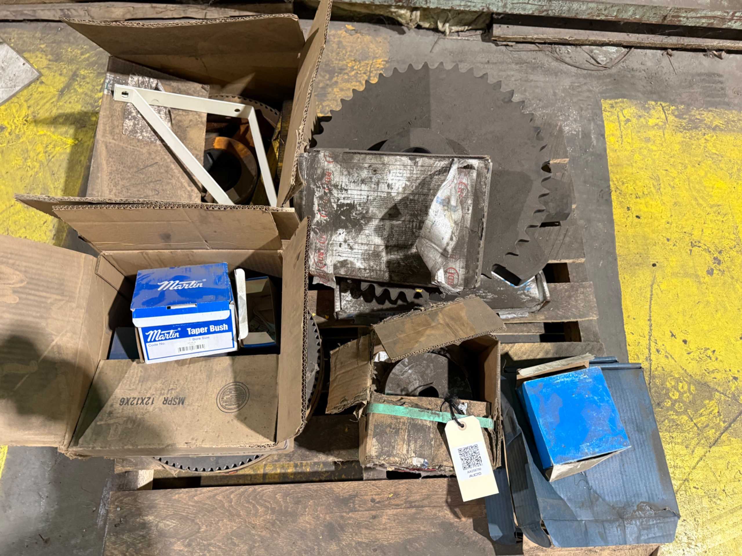 BULK QTY OF SPROCKETS - SPROCKET