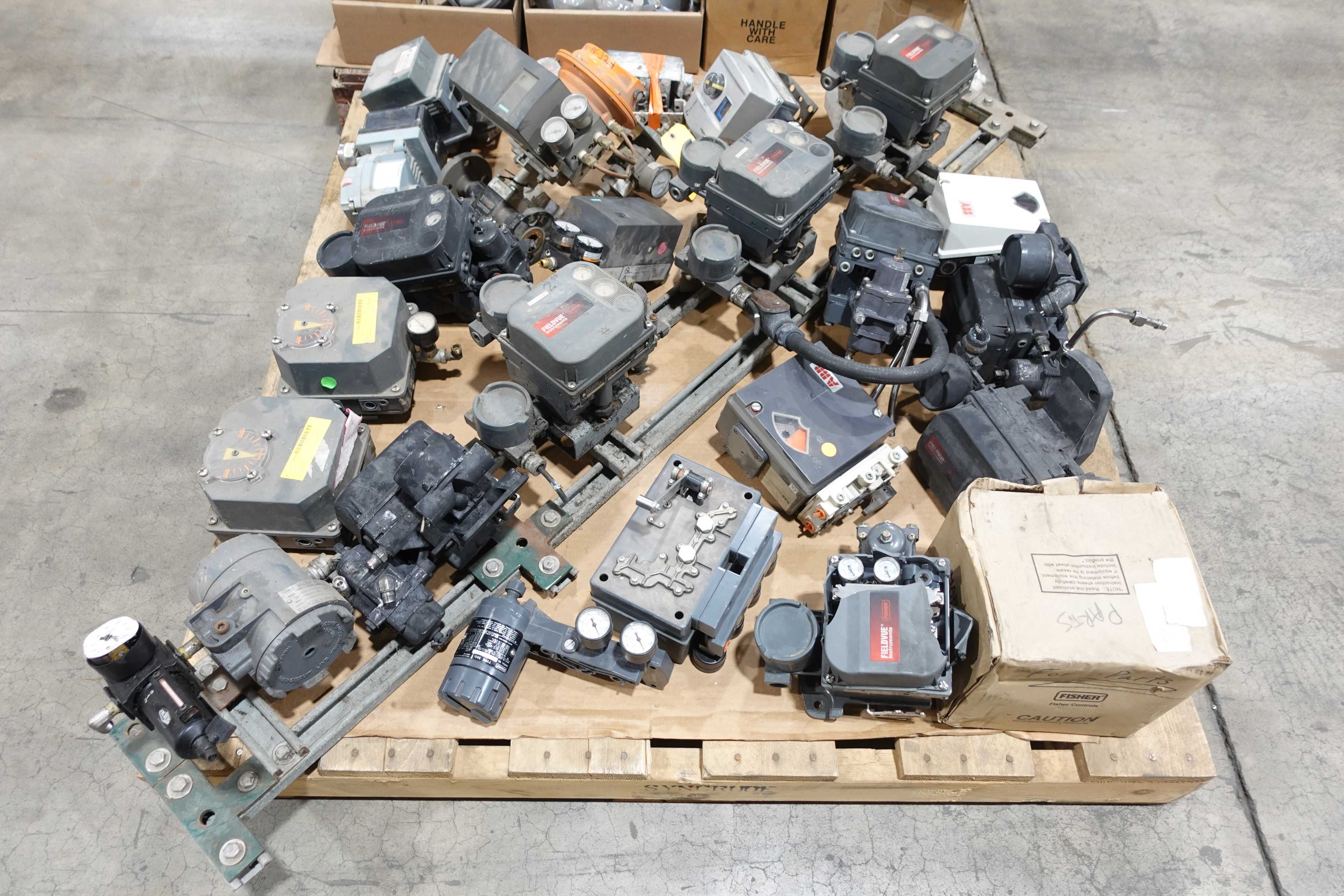 2 PALLETS OF ASSORTED VALVE POSITIONERS AND INDICATORS, FISHER, ABB, SIEMENS, MASONEILAN - VALVE POSITIONERS & INDICATORS